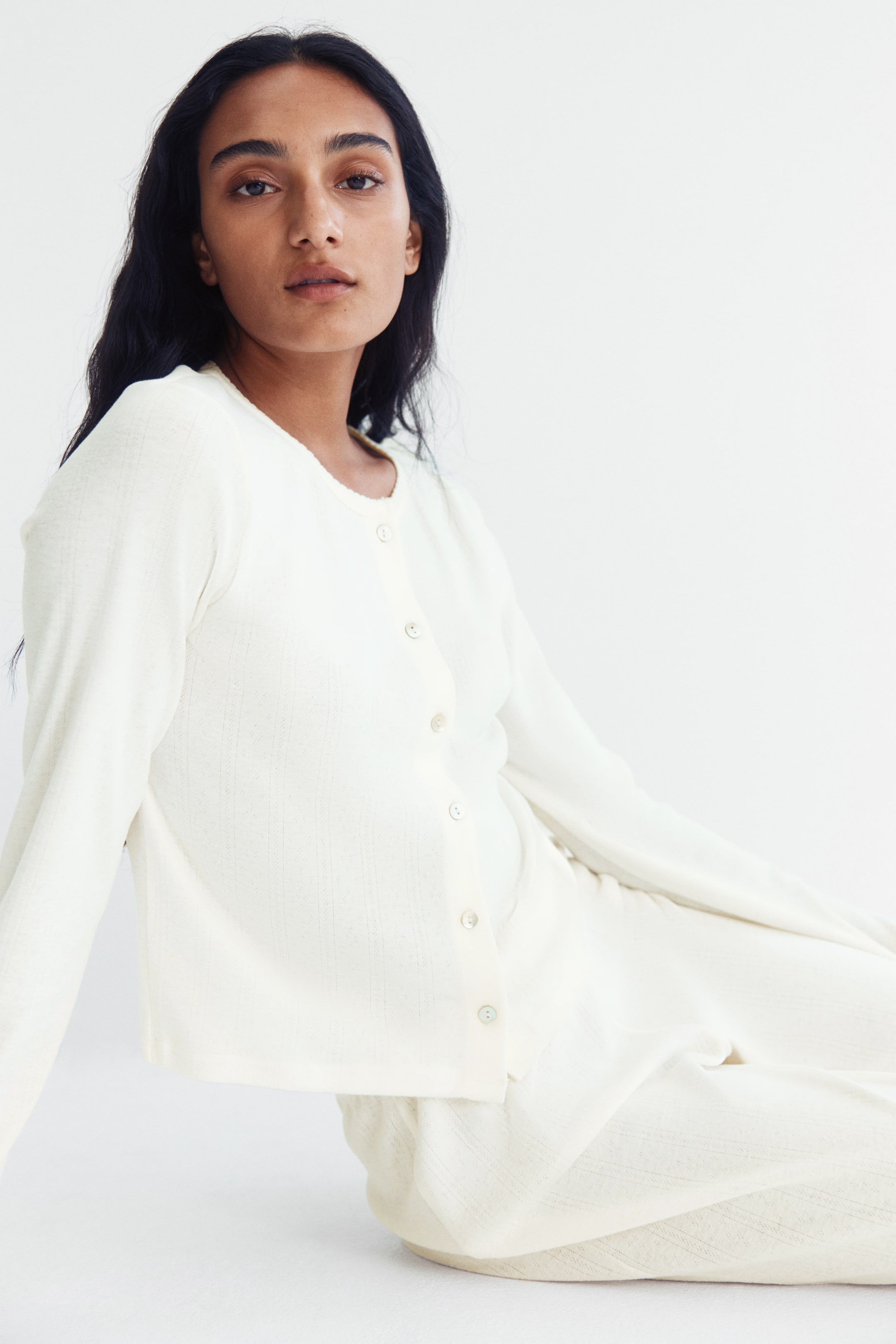 Büyük resmi görüntüle: Delik Desenli Jarse Pijama Takımı - Krem - KADIN | H&M TR 2