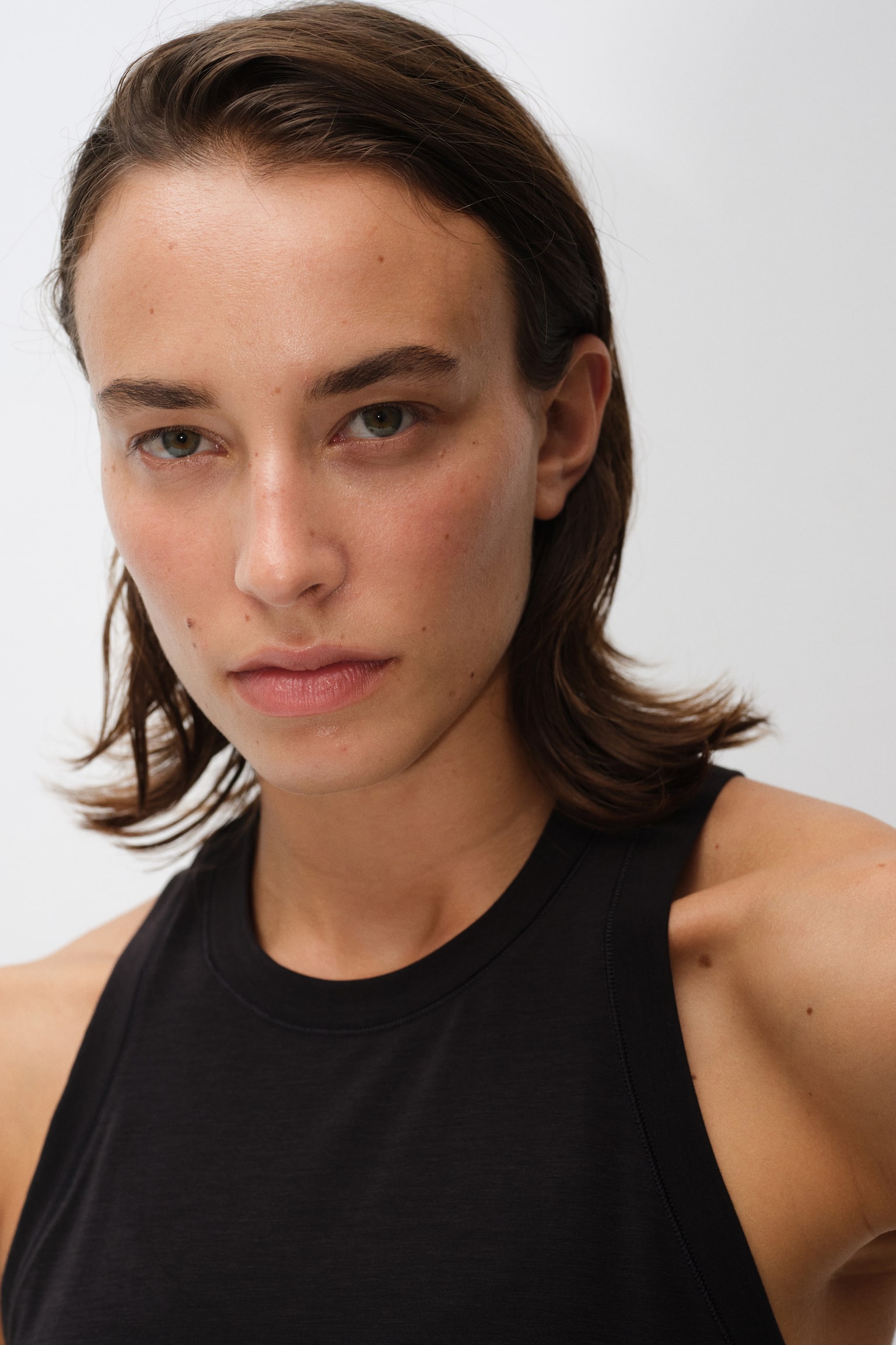 Женский топ H&M Regular-Fit Sports Tank Top with DryMove™, цвет: Чёрный — фото 4