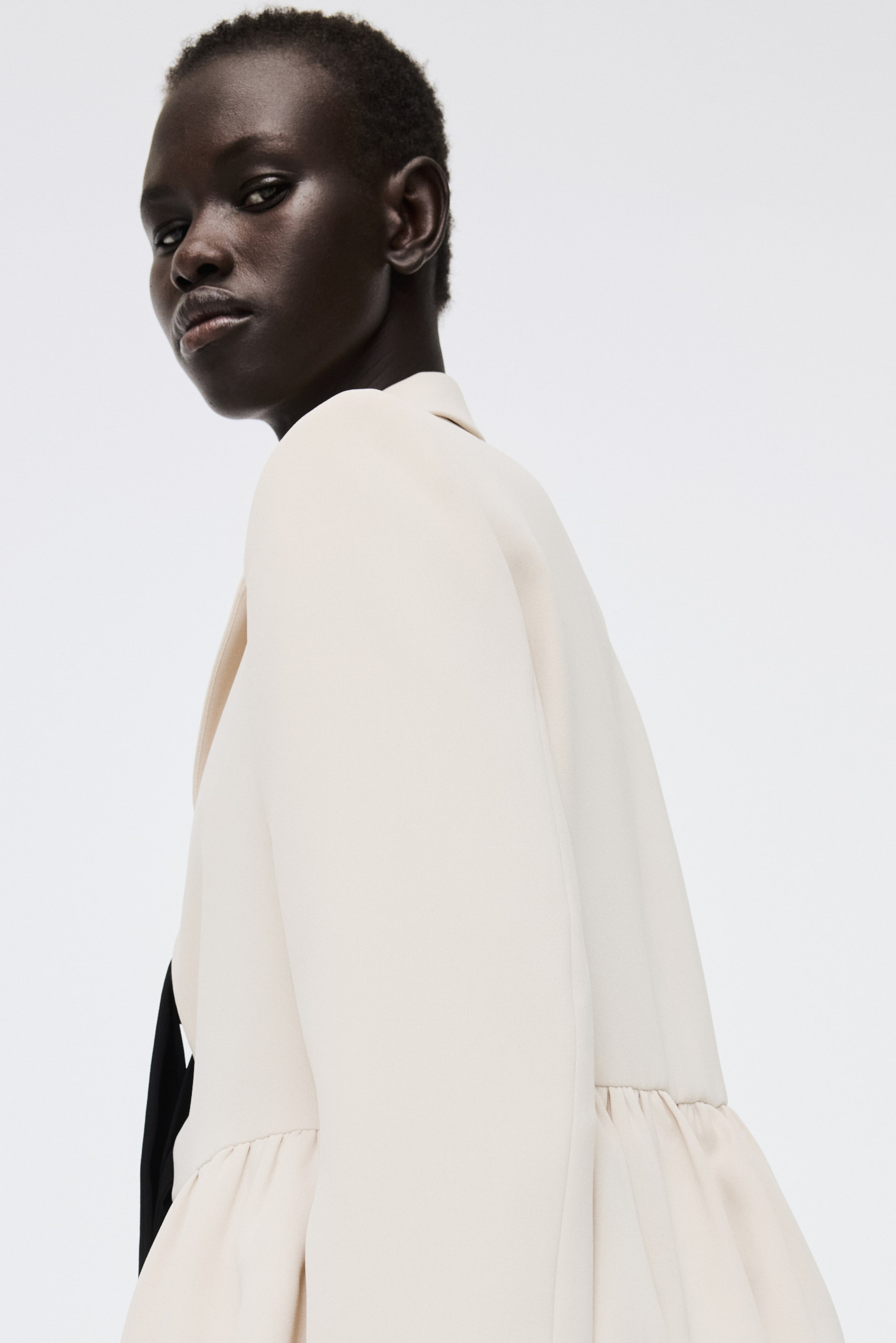 View larger image: Bubble-hem blazer - Light beige - Ladies | H&M IE 3