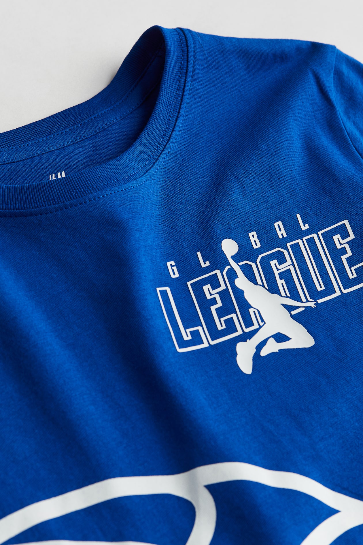 t-shirt-mit-print-blau-basketball-kids-h-m-at