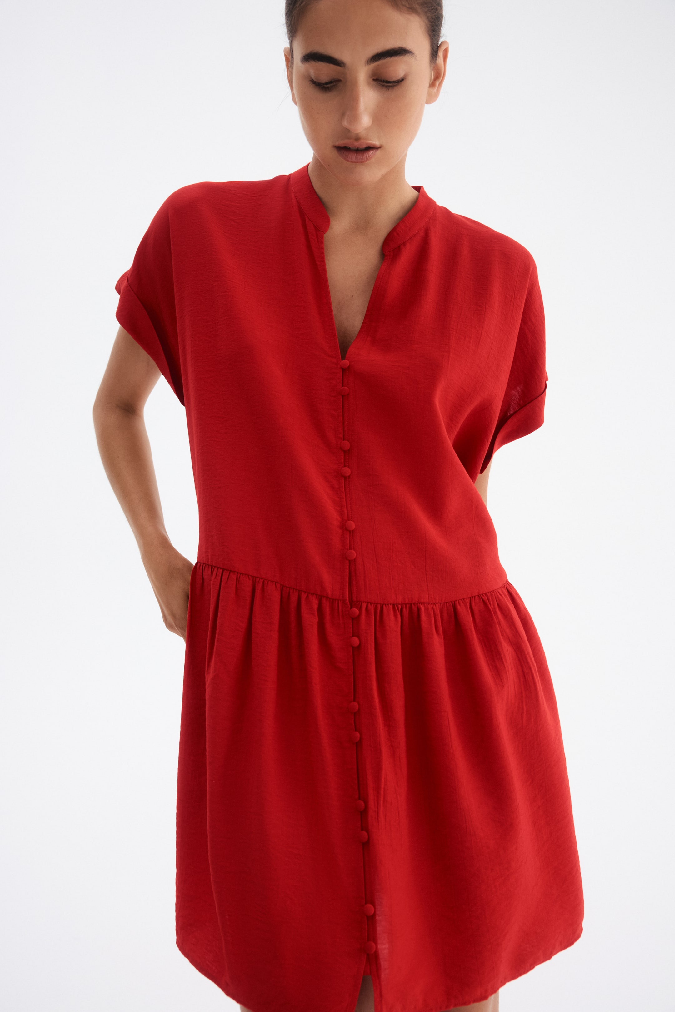 Agrandir l'image: Robe tunique froissée - Rouge vif - FEMME | H&M FR 1
