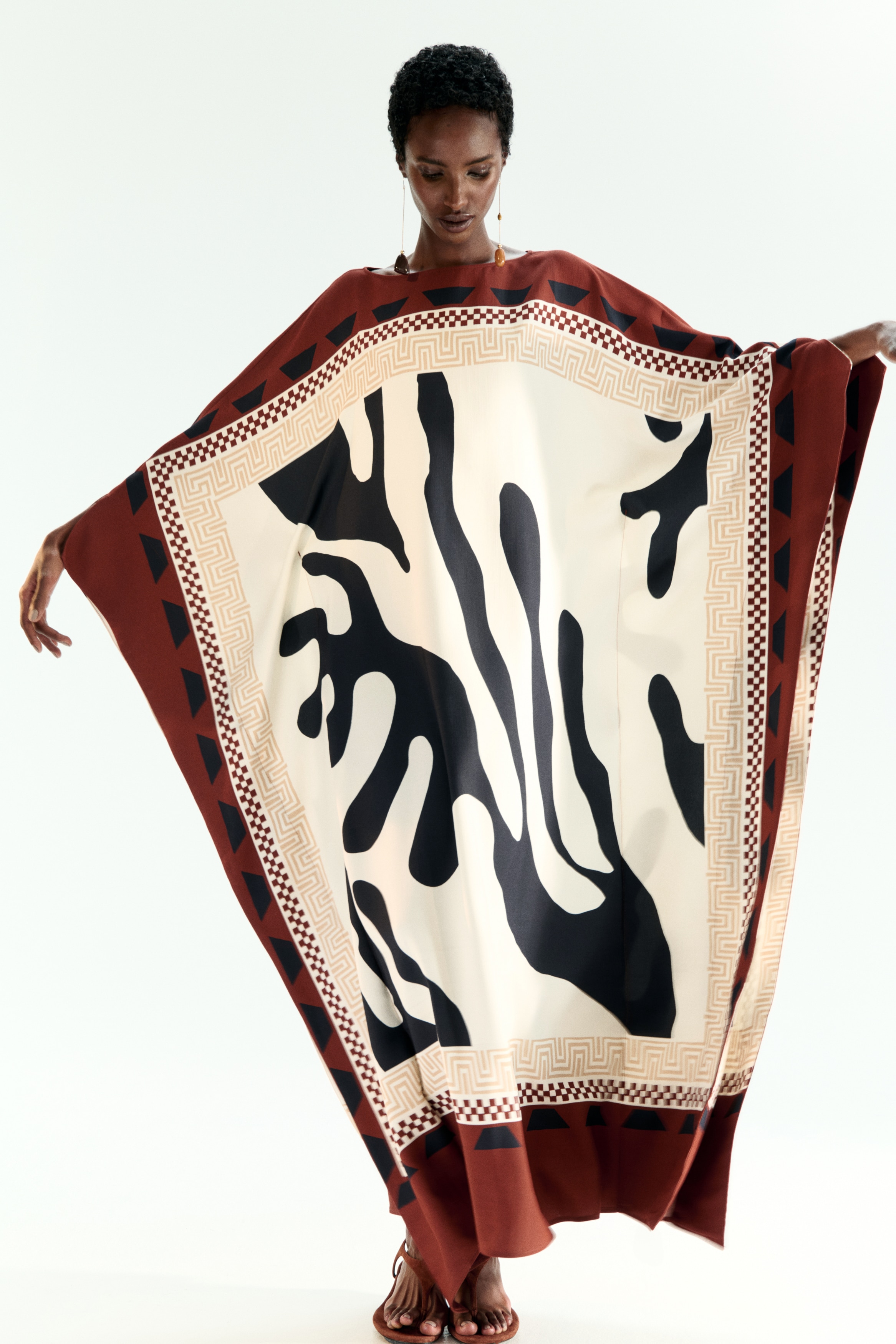 Kaftan haljina s aplikacijom - Rđavocrvena/dezen