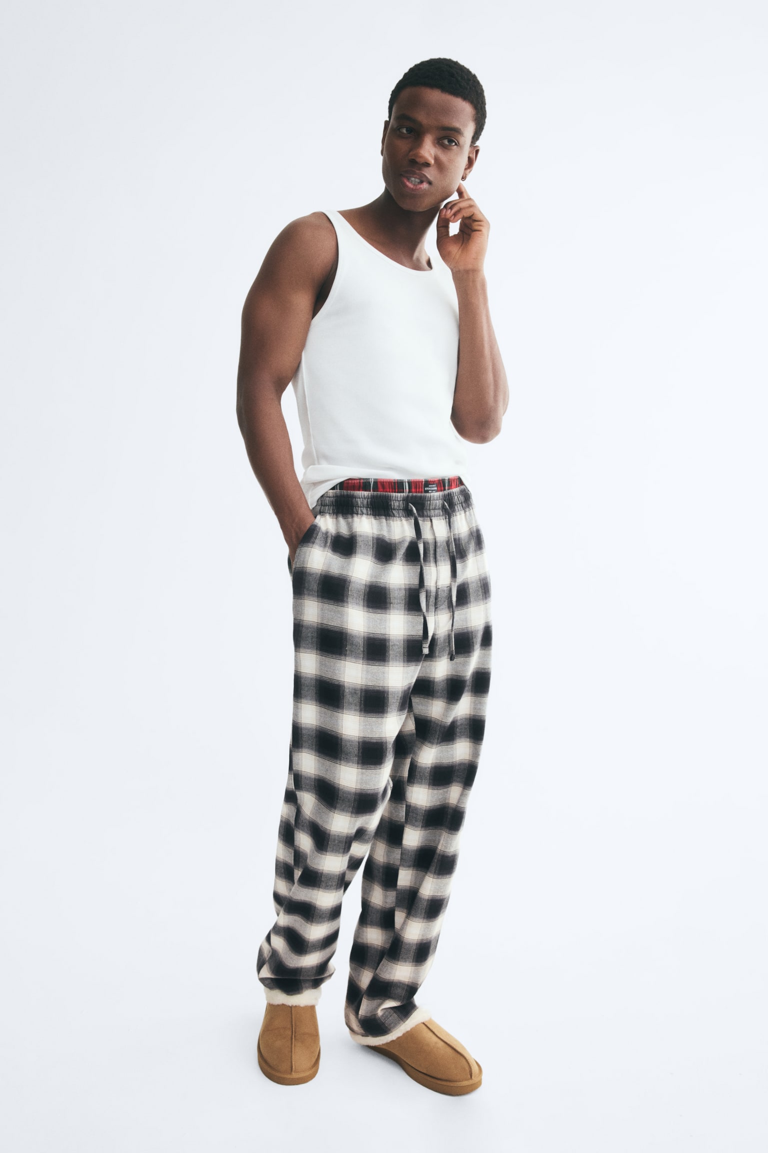 Мужские брюки H&M Relaxed-Fit Flannel, цвет: Чёрный / Клетчатый — фото 2