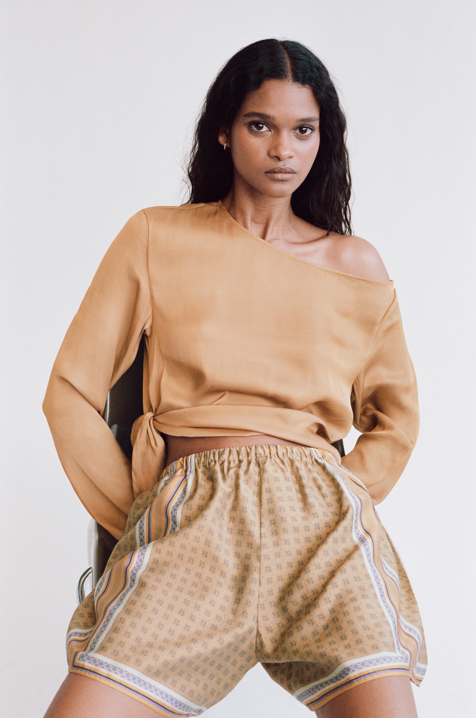 Haut asymétrique avec liens à nouer - Beige foncé - 1