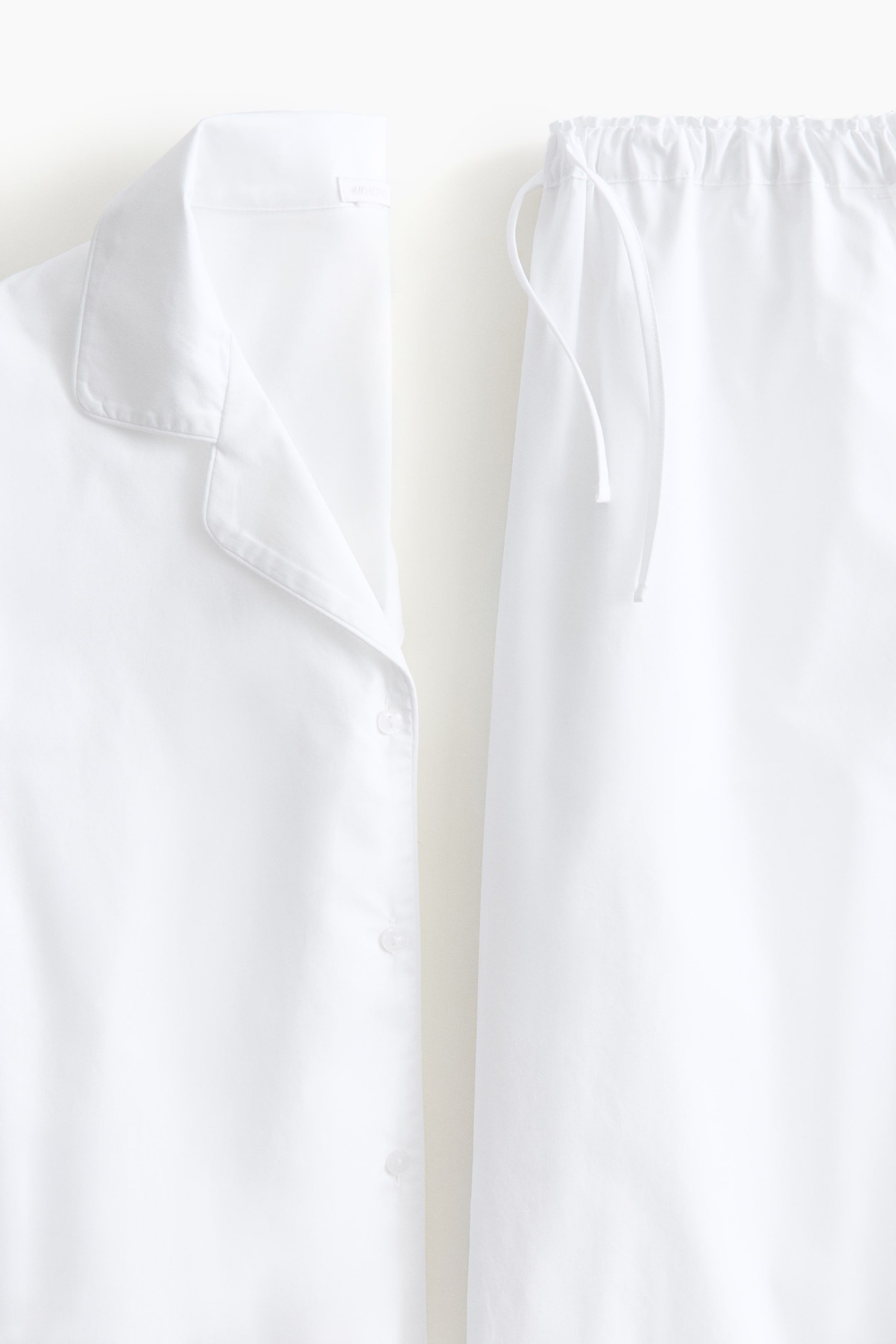 Pyjama en coton avec broderie anglaise