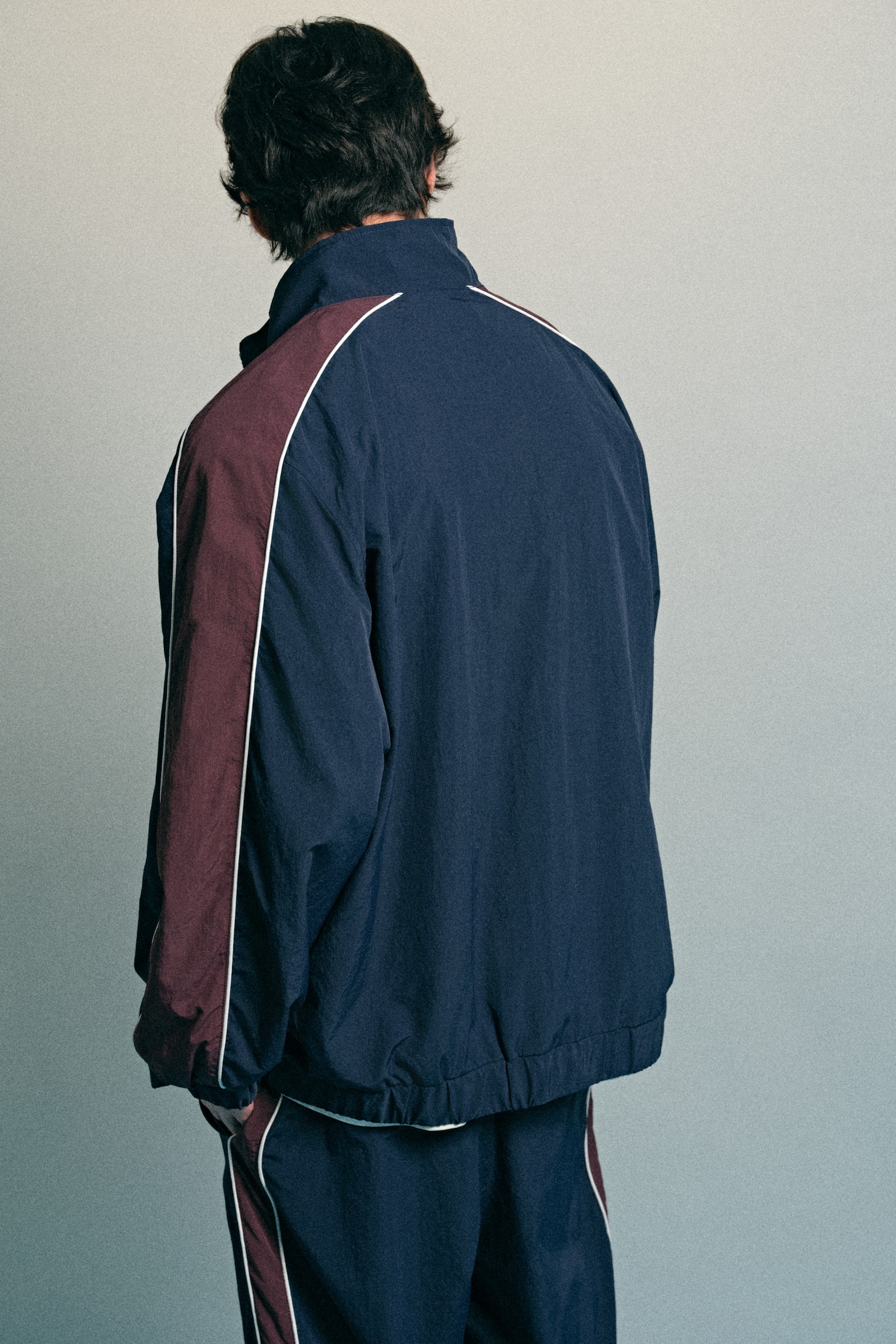 Áo khoác tập vải nylon có hoạ tiết in - Màu xanh dương đậm/Kodak - 7