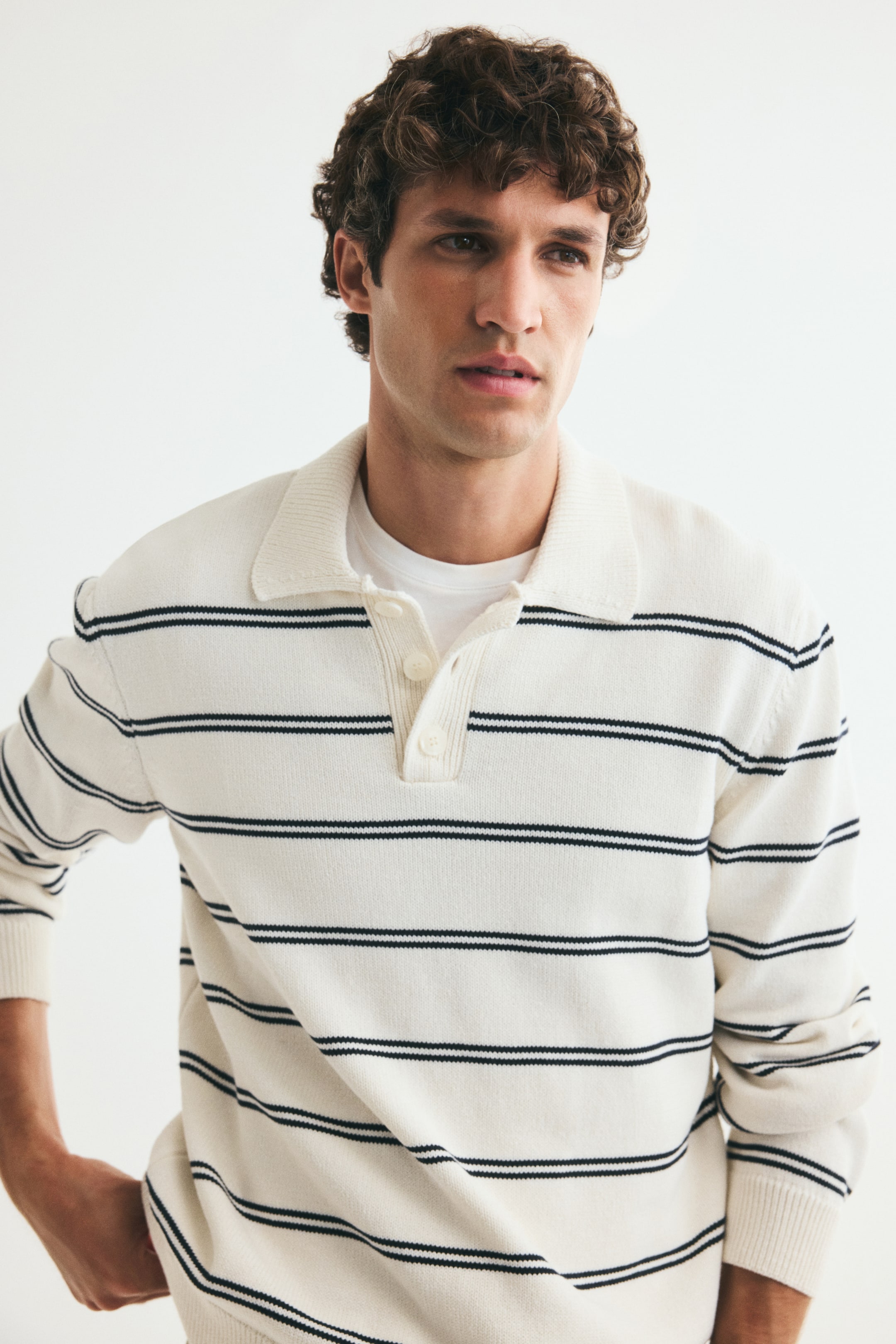 Vis større bilde: Regular Fit Strikket polotrøye - Cream/Stripet - Men | H&M NO 1