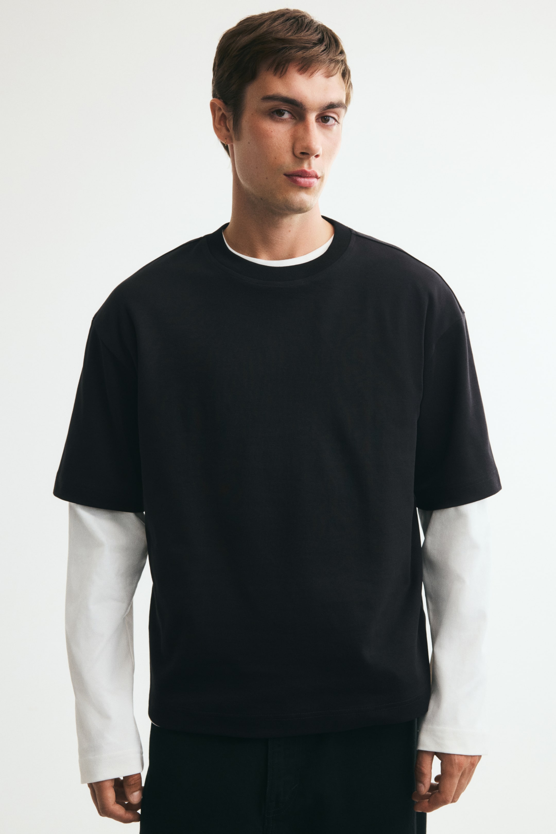 拡大画像を表示: リラックスフィット インターロックTシャツ - ブラック - Men | H&M JP 1