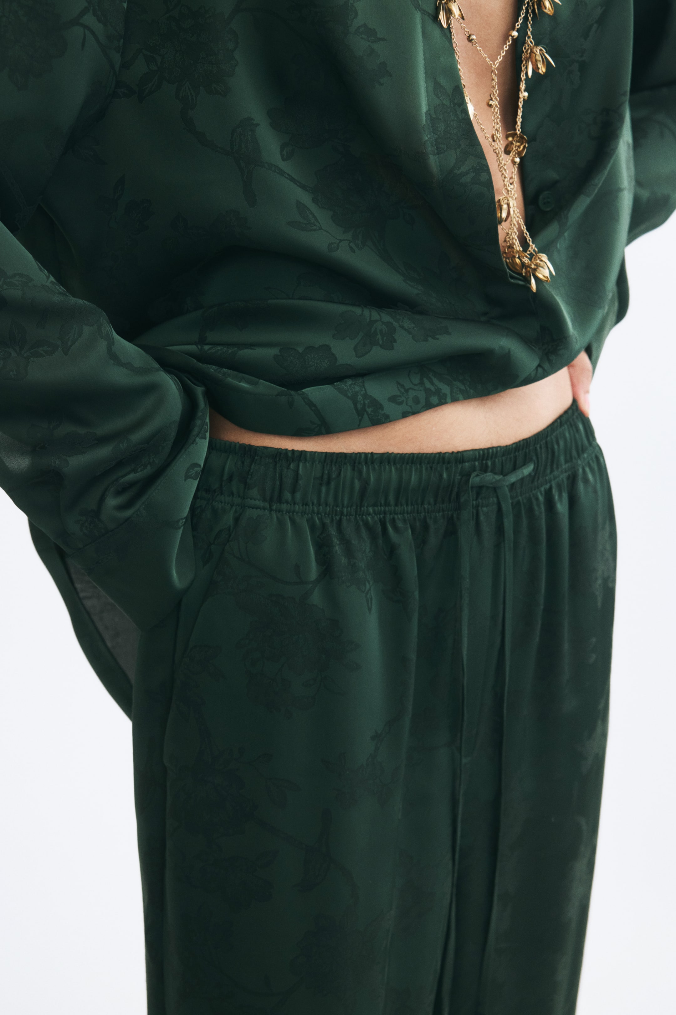 View larger image: Jacquard-weave trousers - Dark green - Ladies | H&M IN 1