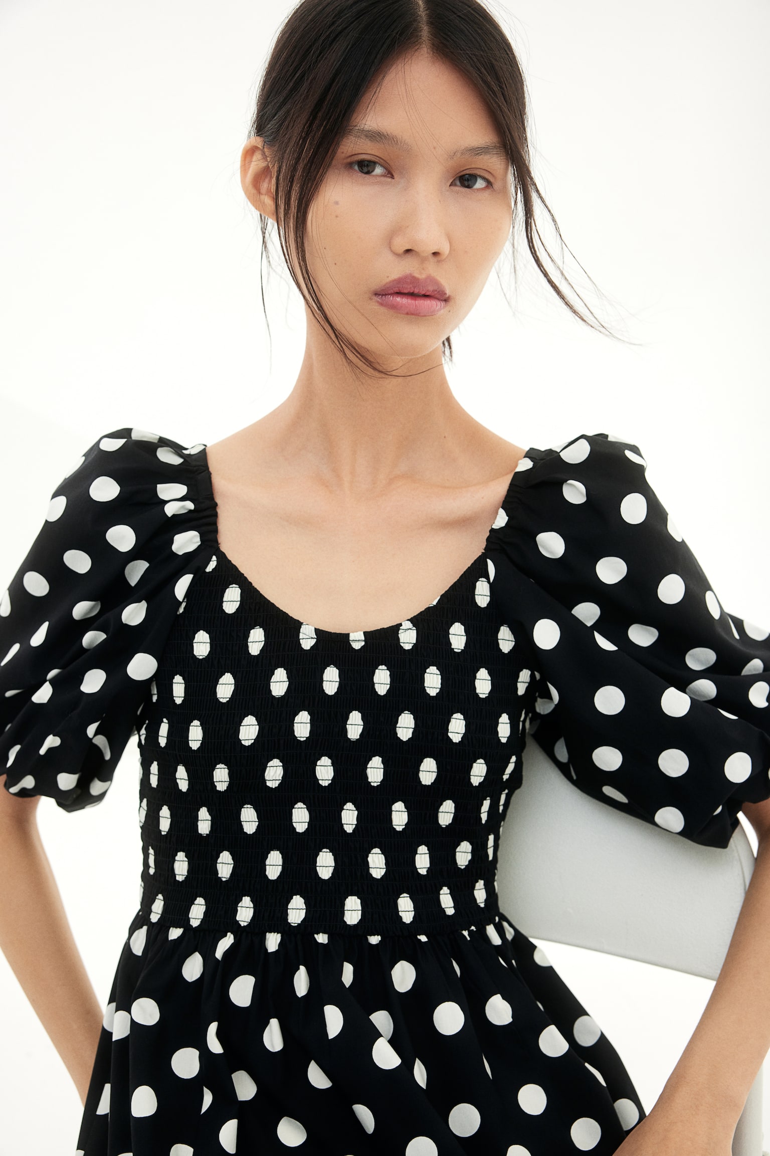 Puff-sleeved dress - Black/Spotted - 5