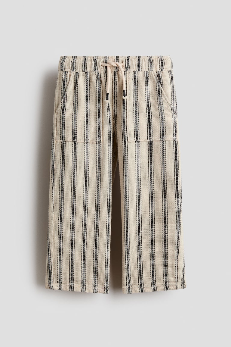 Reljefne pantalone na navlačenje