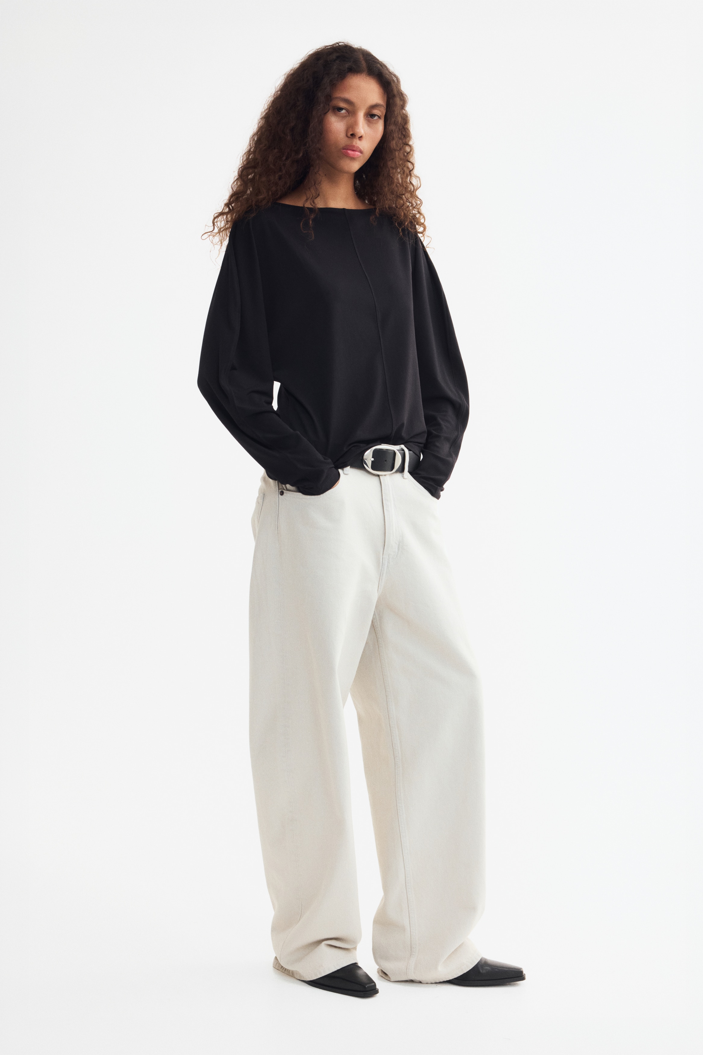 Long-sleeved boat-neck topModel
