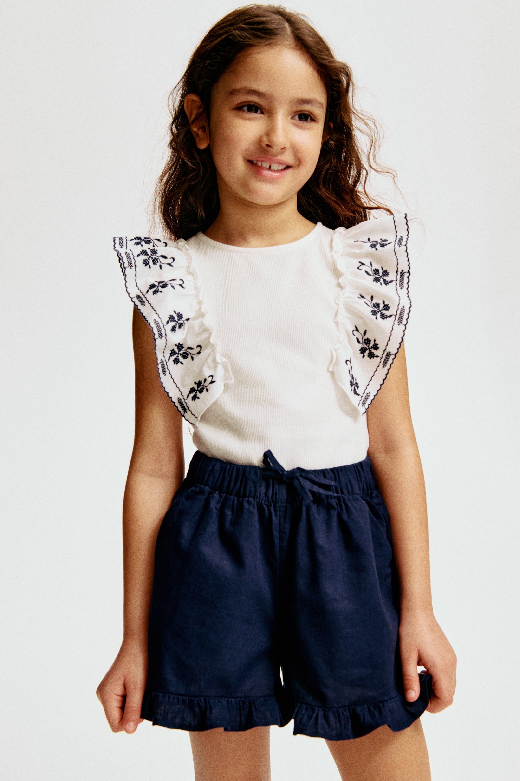 View larger image: Linen-blend shorts - White - Kids | H&M GB 1