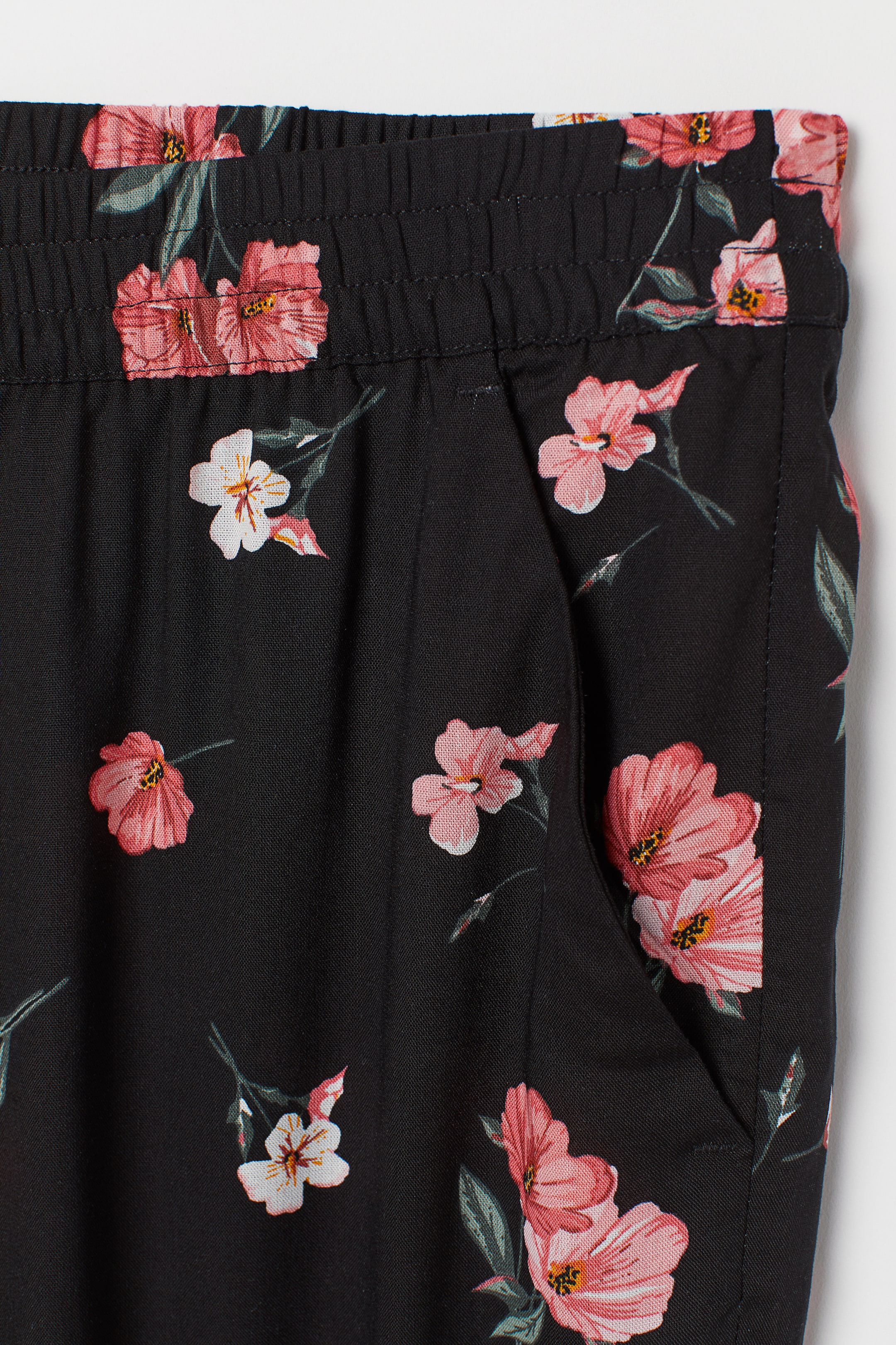 Größeres Bild ansehen: Schlupfhose - Schwarz/Rosa geblümt - Ladies | H&M DE 2