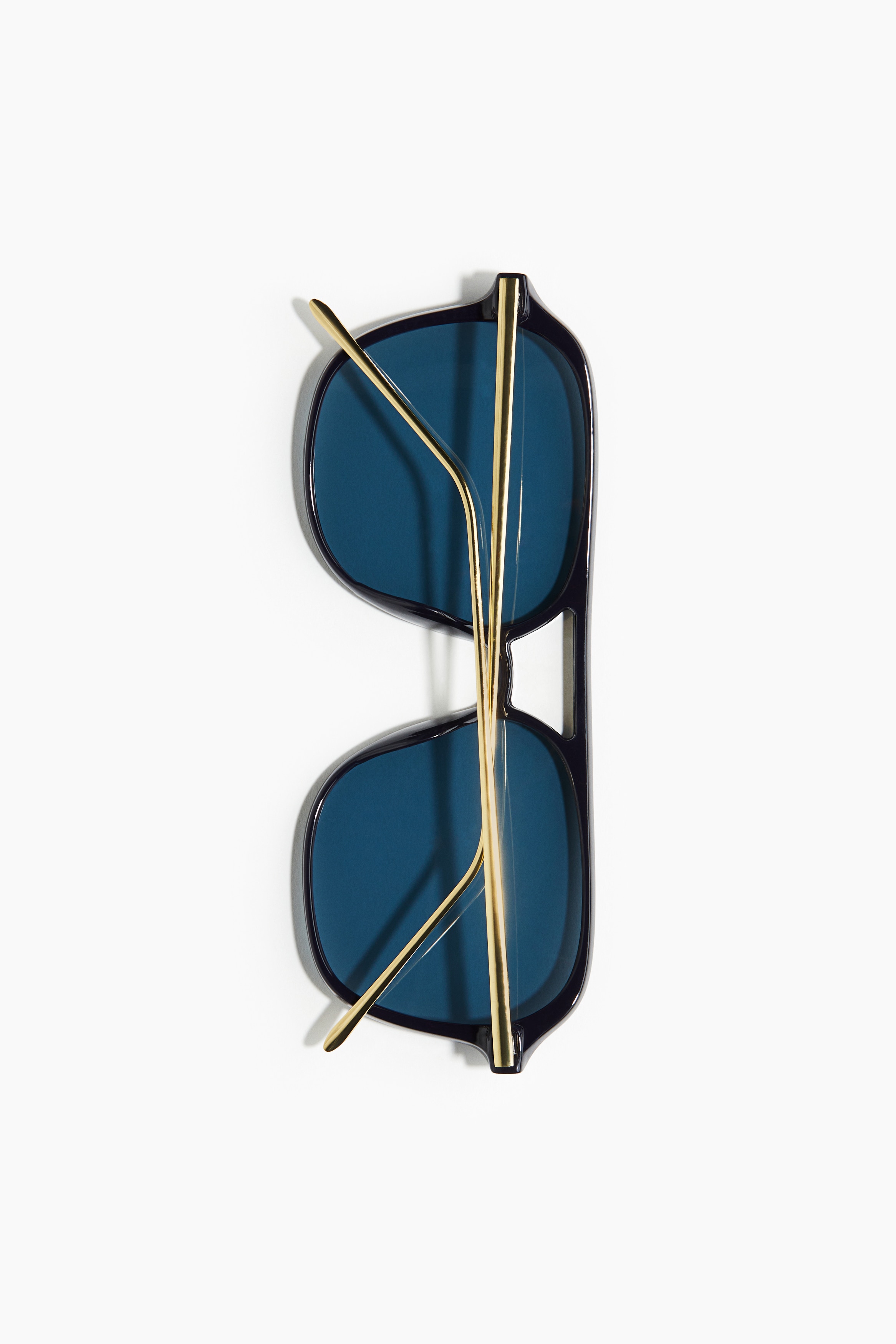 Polarised sunglasses