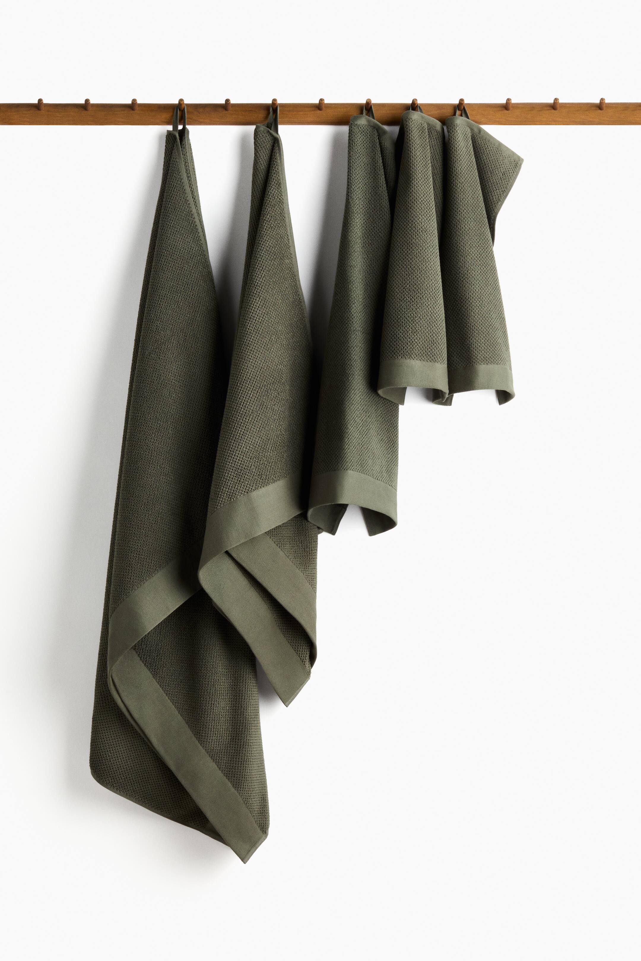 View larger image: 2-pack cotton terry guest towels - Dark green - Home All | H&M IN 2