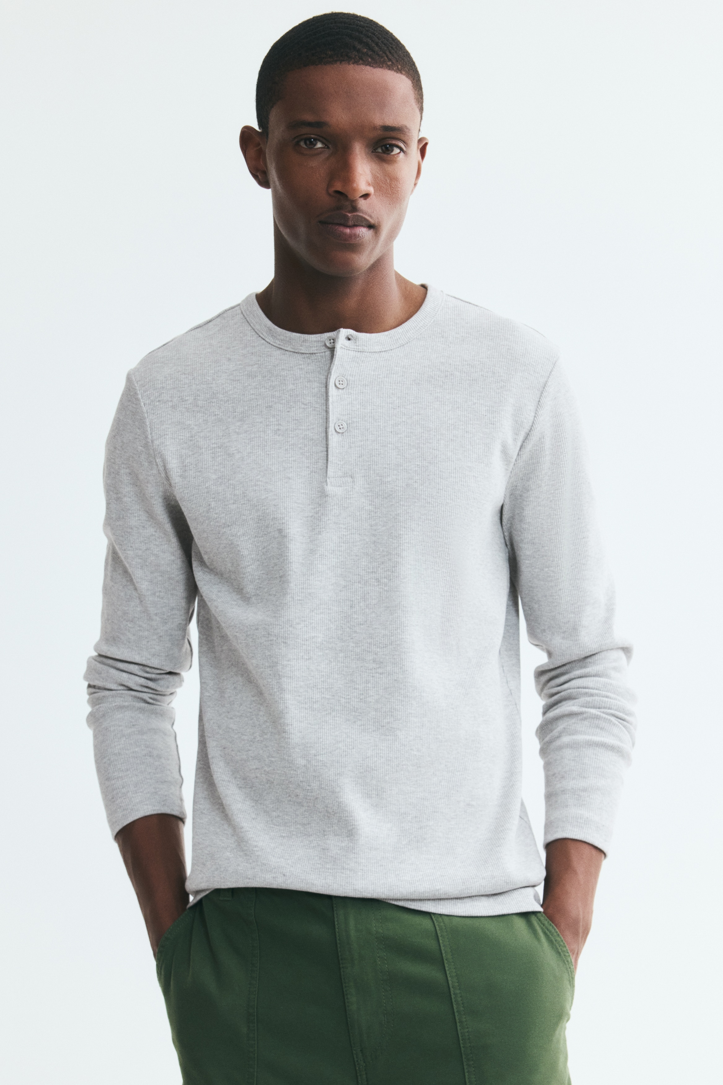 Slim Fit Ribbed cotton Henley topModel