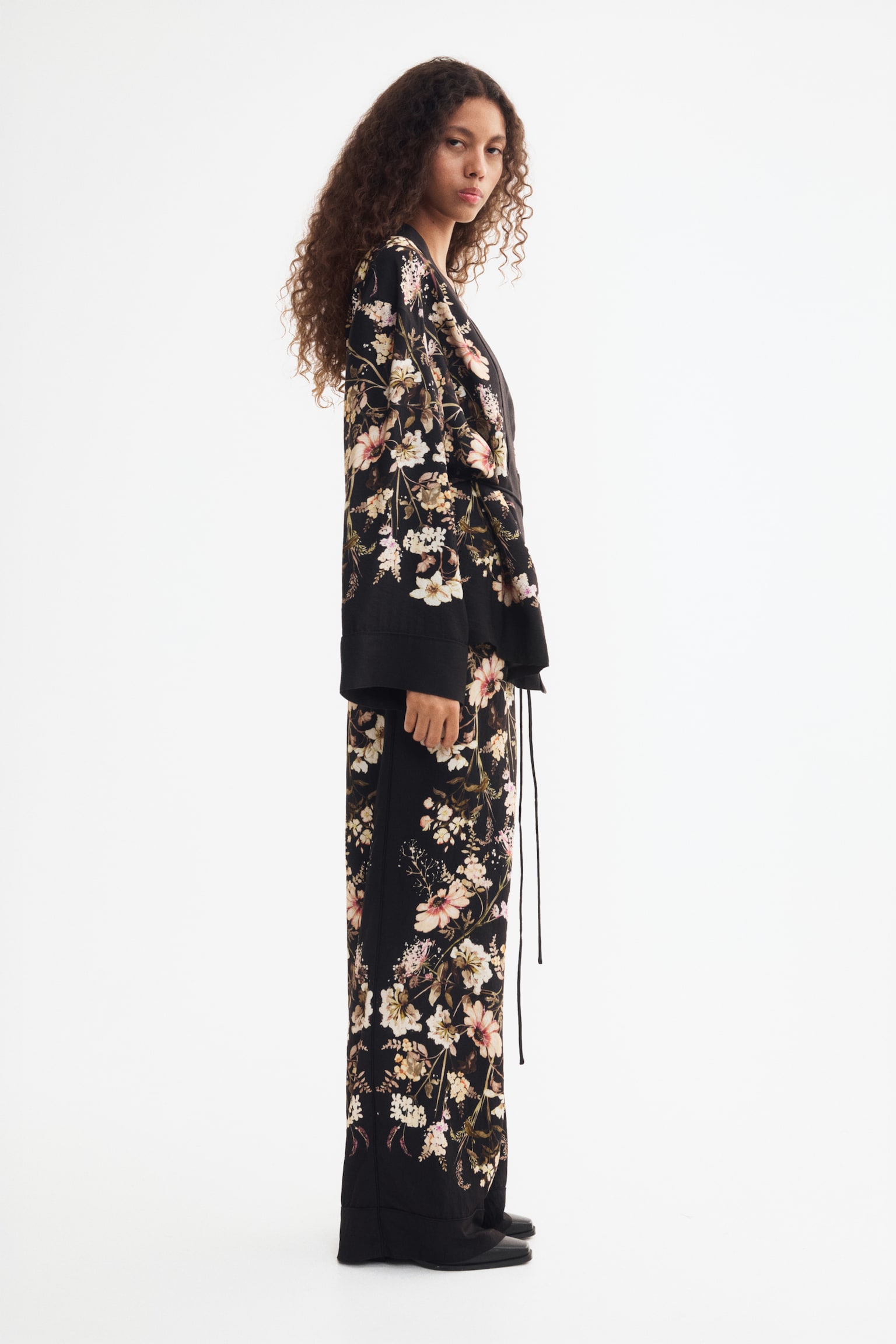 Женские брюки H&M Twill Pull-On, цвет: Чёрный / С принтом — фото 4
