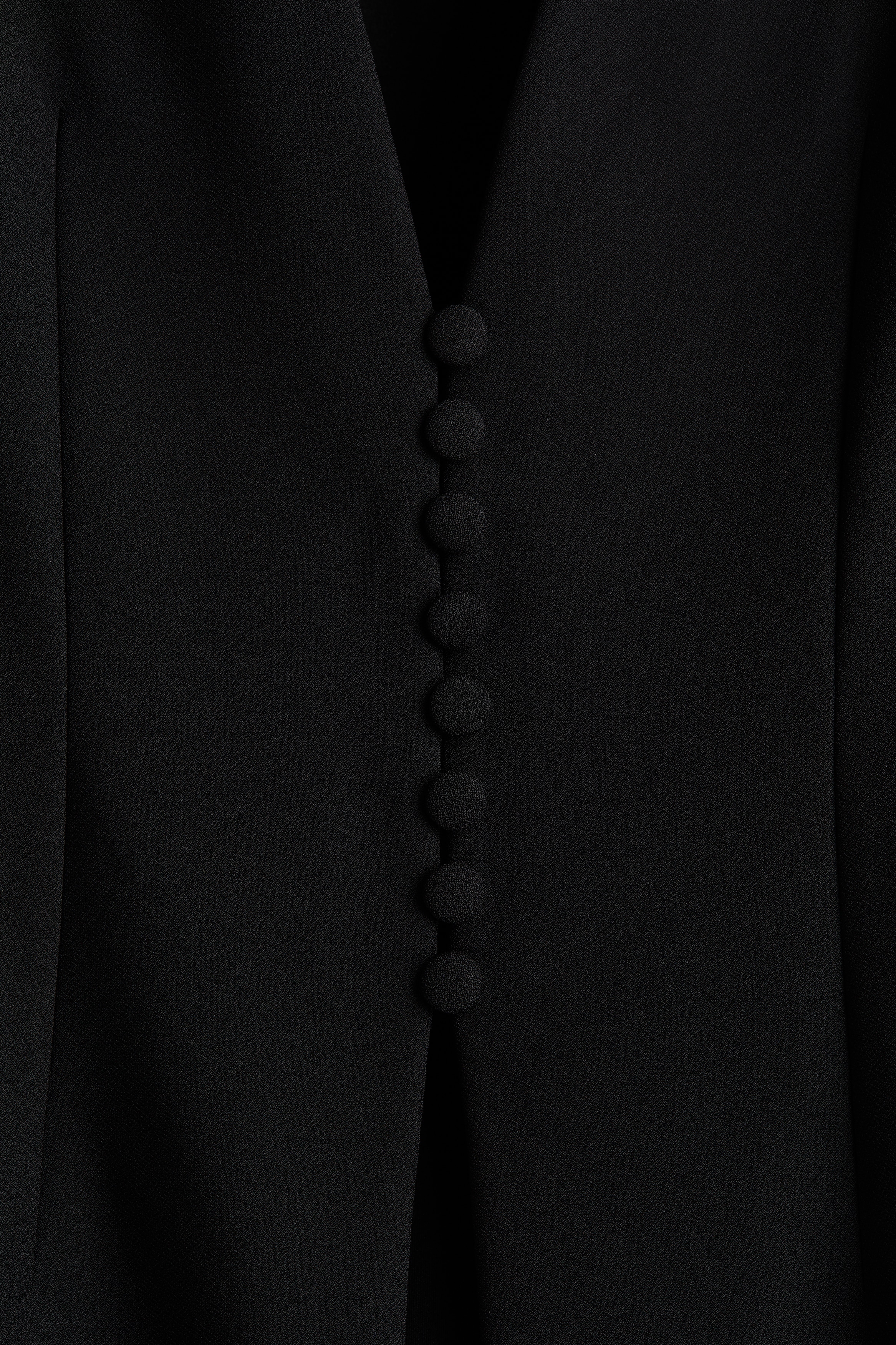 Collarless hourglass blazer