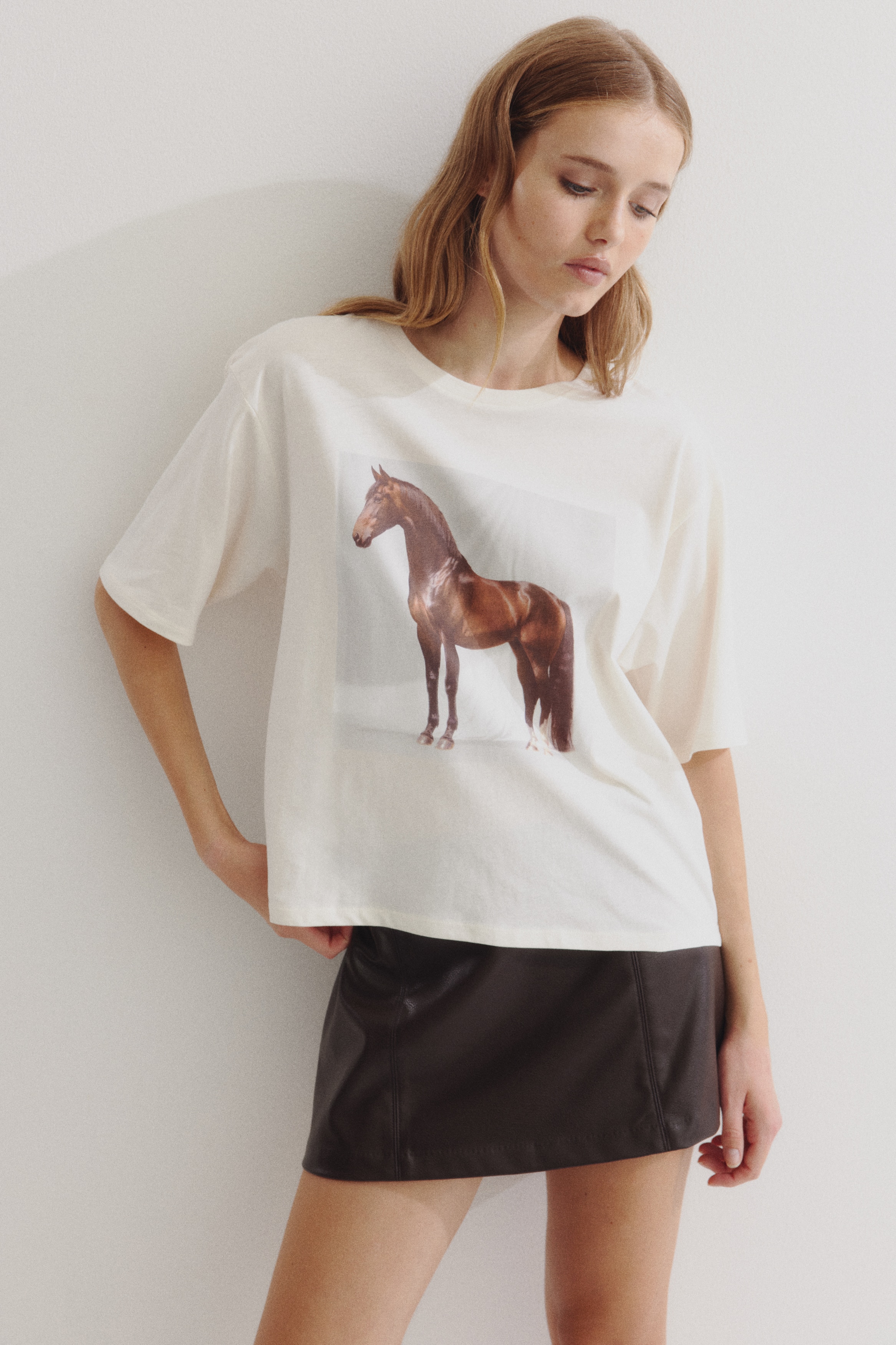 Loose-Fit Printed T-Shirt - Cream/horse - Ladies | H&M US