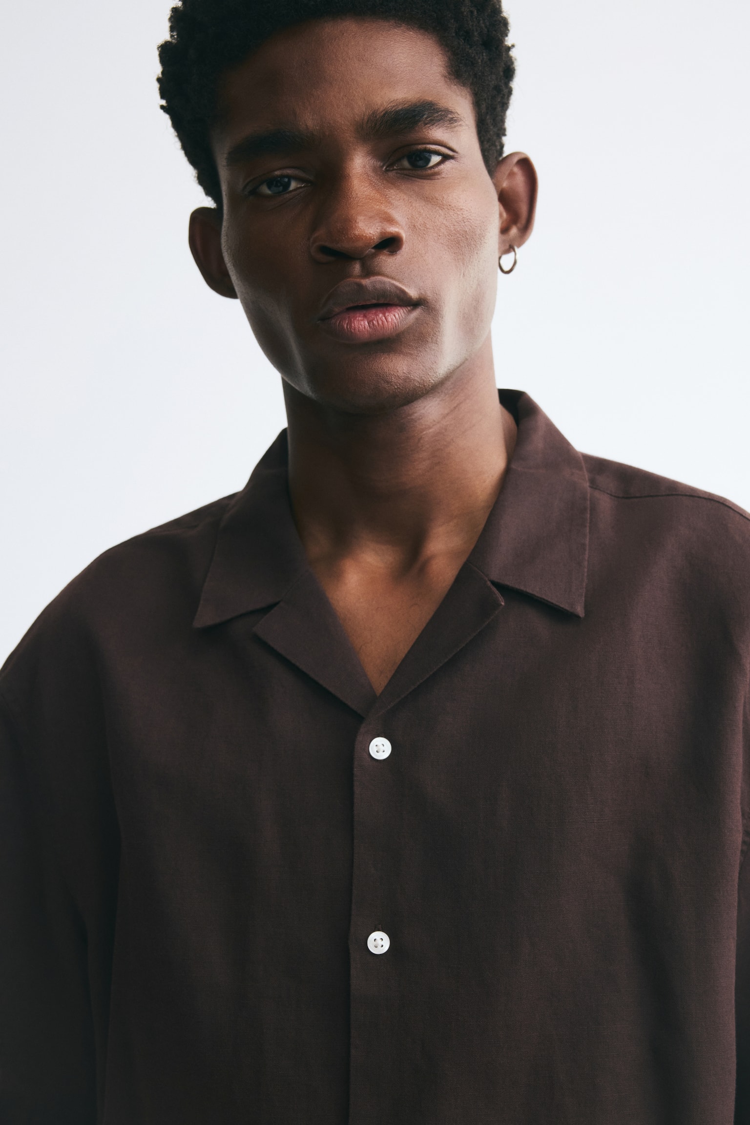 Мужская рубашка H&M Relaxed-Fit Linen-Blend Resort, цвет: Тёмный коричневый — фото 3
