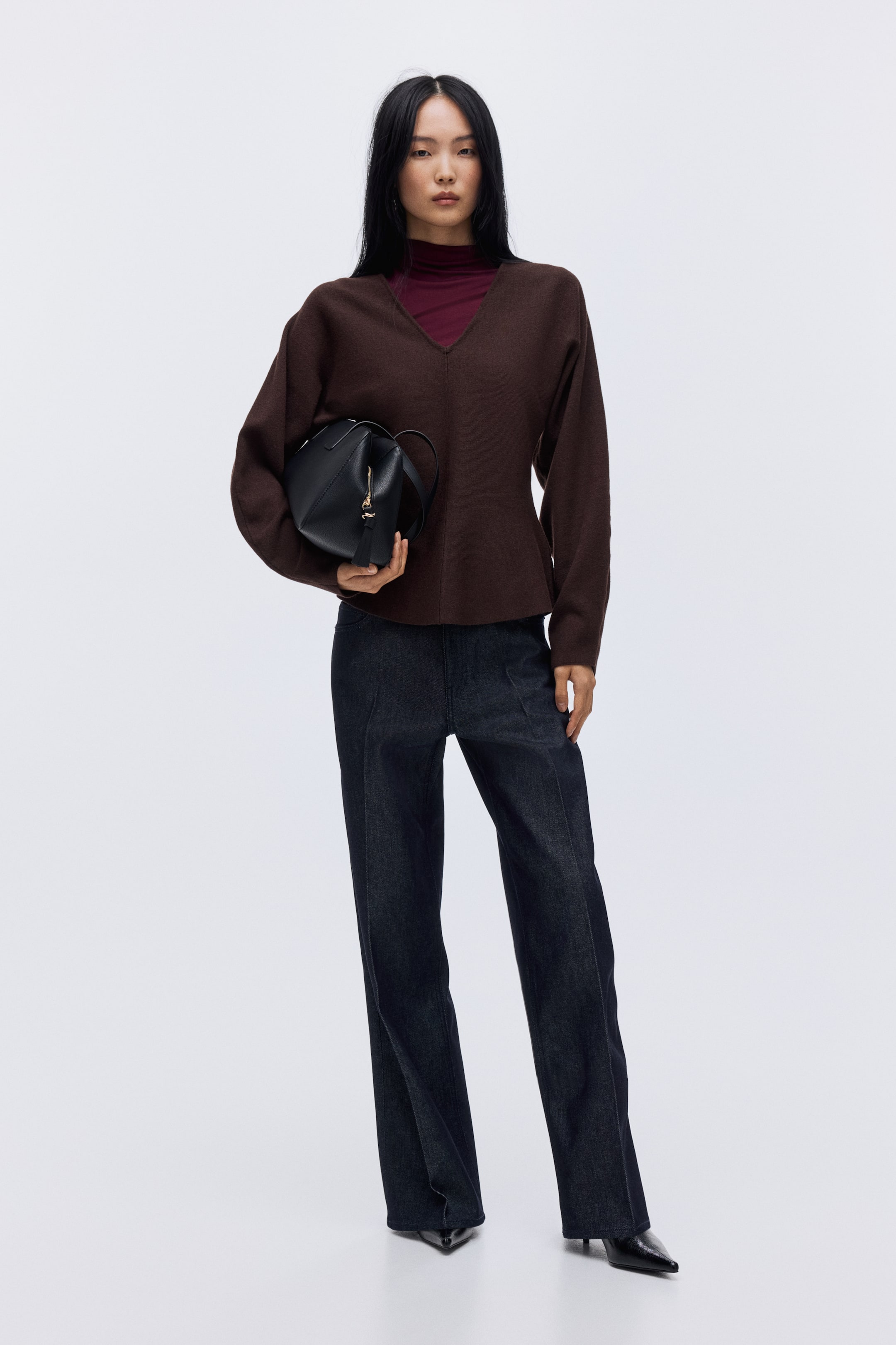 Ingrandisci l'immagine: Knitted V-neck top - Marrone scuro - DONNA | H&M CH 2