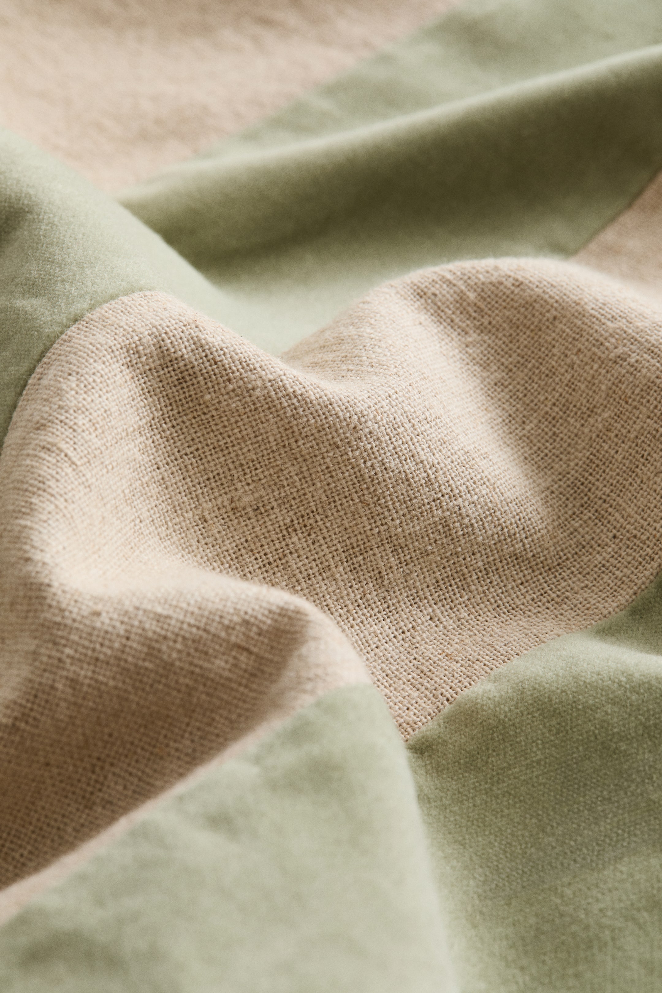 이미지 확대 보기: 리넨 블렌드 쿠션 커버 - Light green/Beige striped - Home All | H&M KR 2