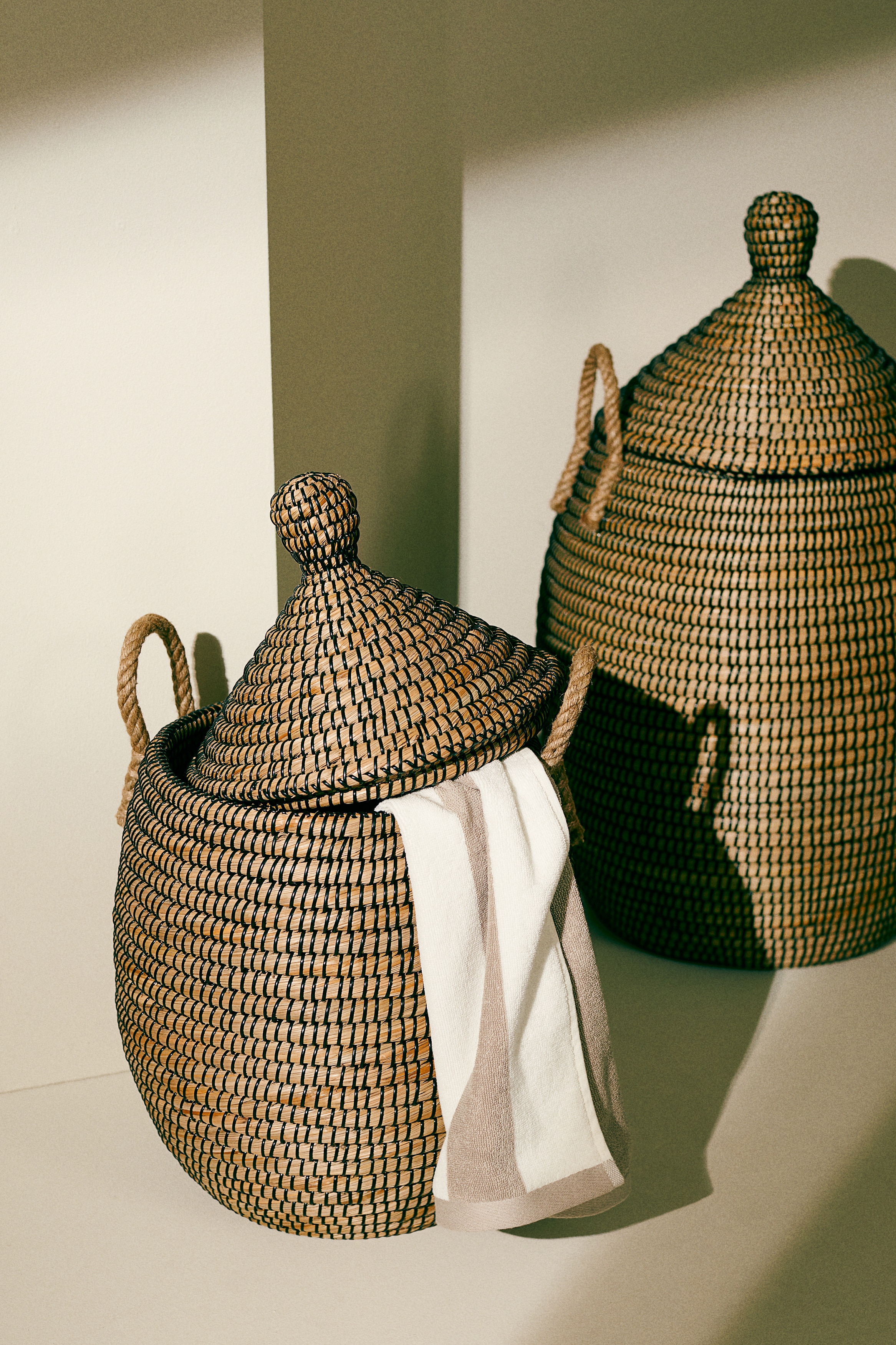 Lidded storage basket - Beige/Black