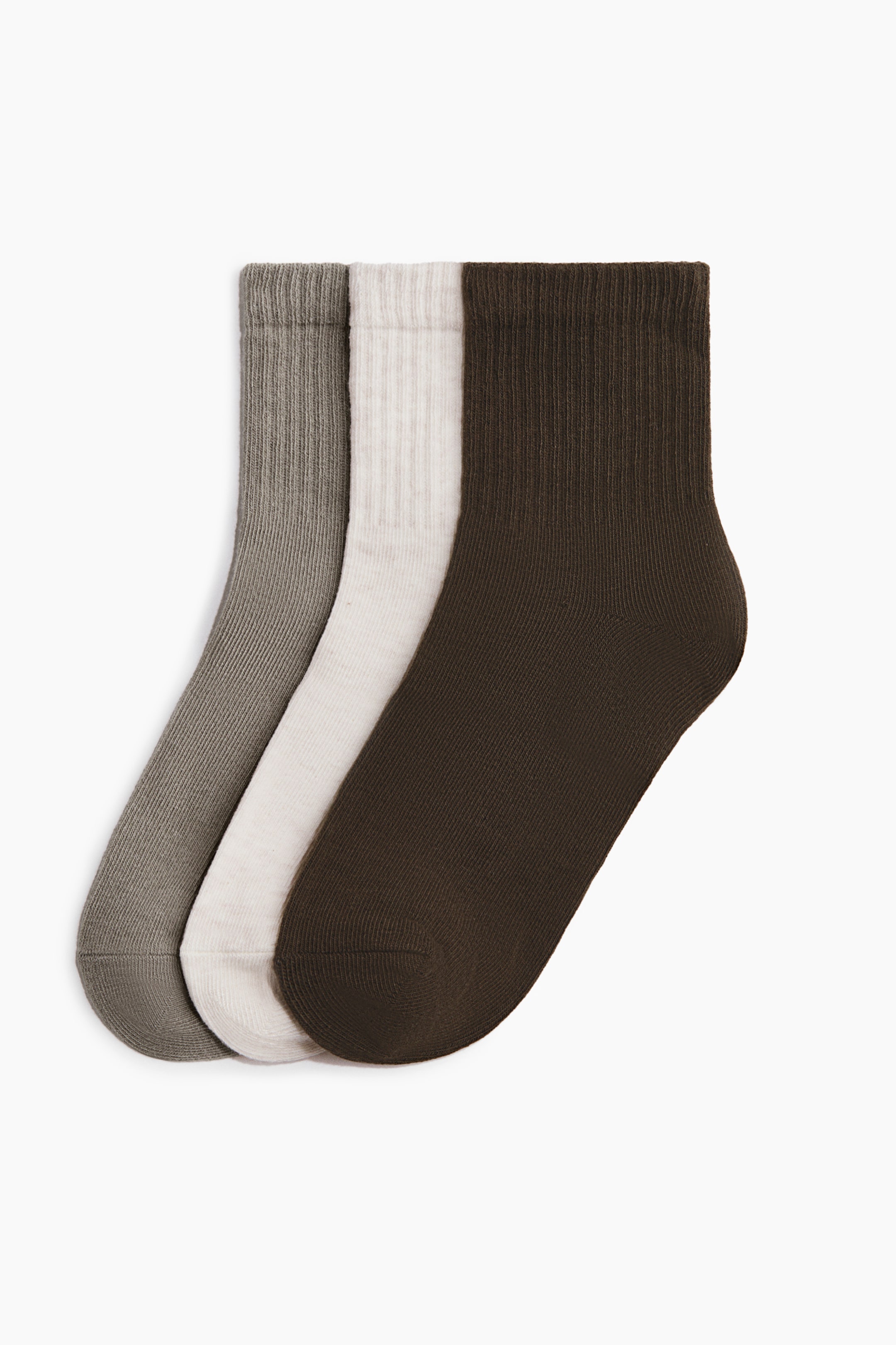 Visualizza immagine più grande: Calze in una morbida maglia fine con gambali a coste e bordi elasticizzati sono sovrapposte in diagonale, mettendo in risalto tre colori distinti: marrone chiaro, bianco sporco e marrone scuro.