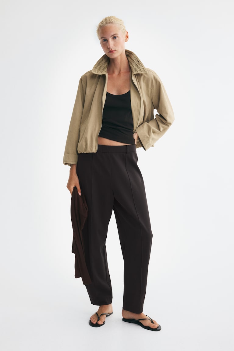 Pantalone zaobljenih nogavica od žerseja