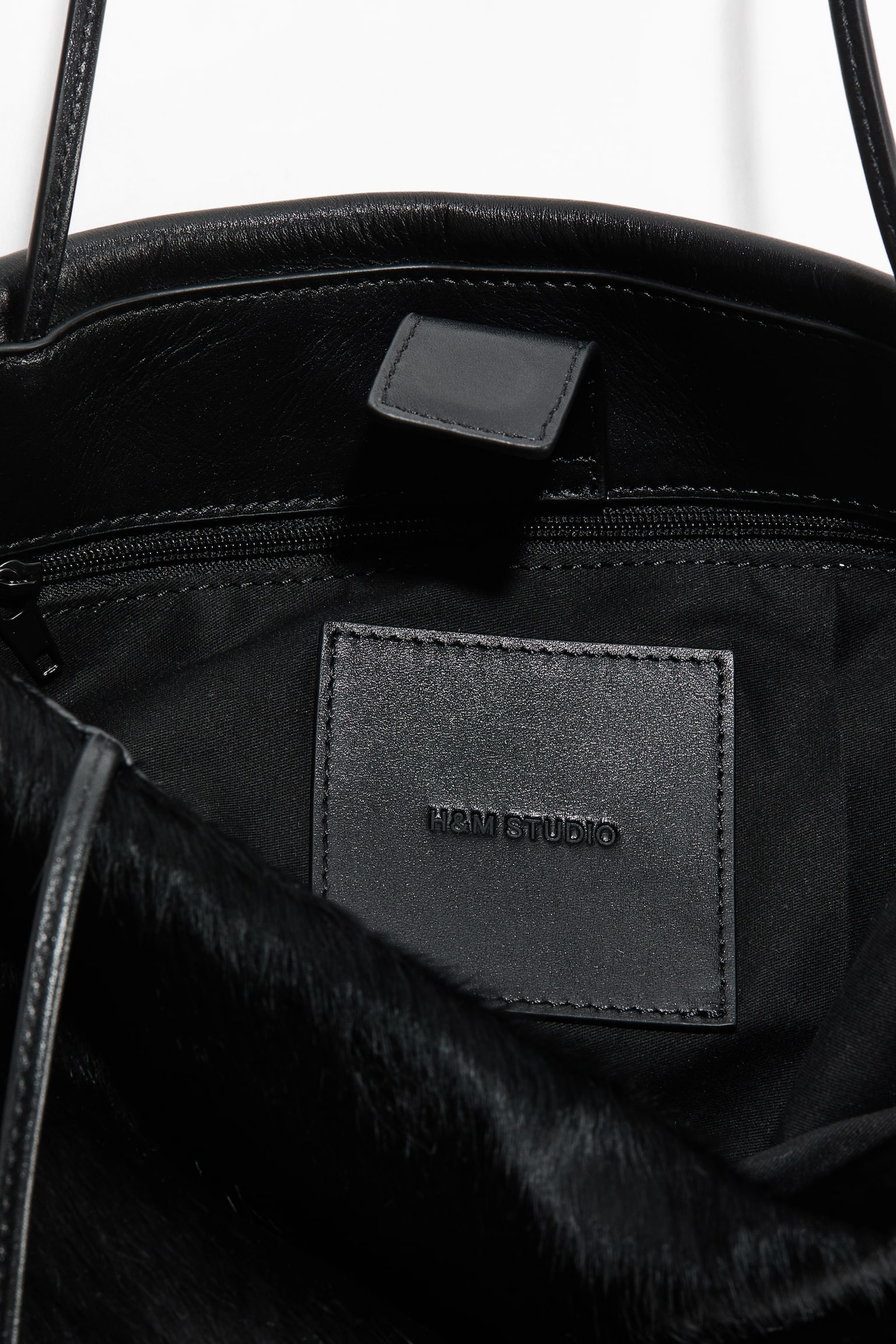 Женская сумка H&M Napped-Finish Leather Shoulder, цвет: Чёрный — фото 6