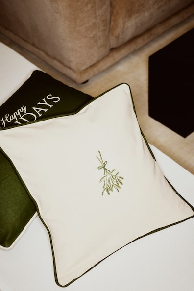 刺繍デザインクッションカバー