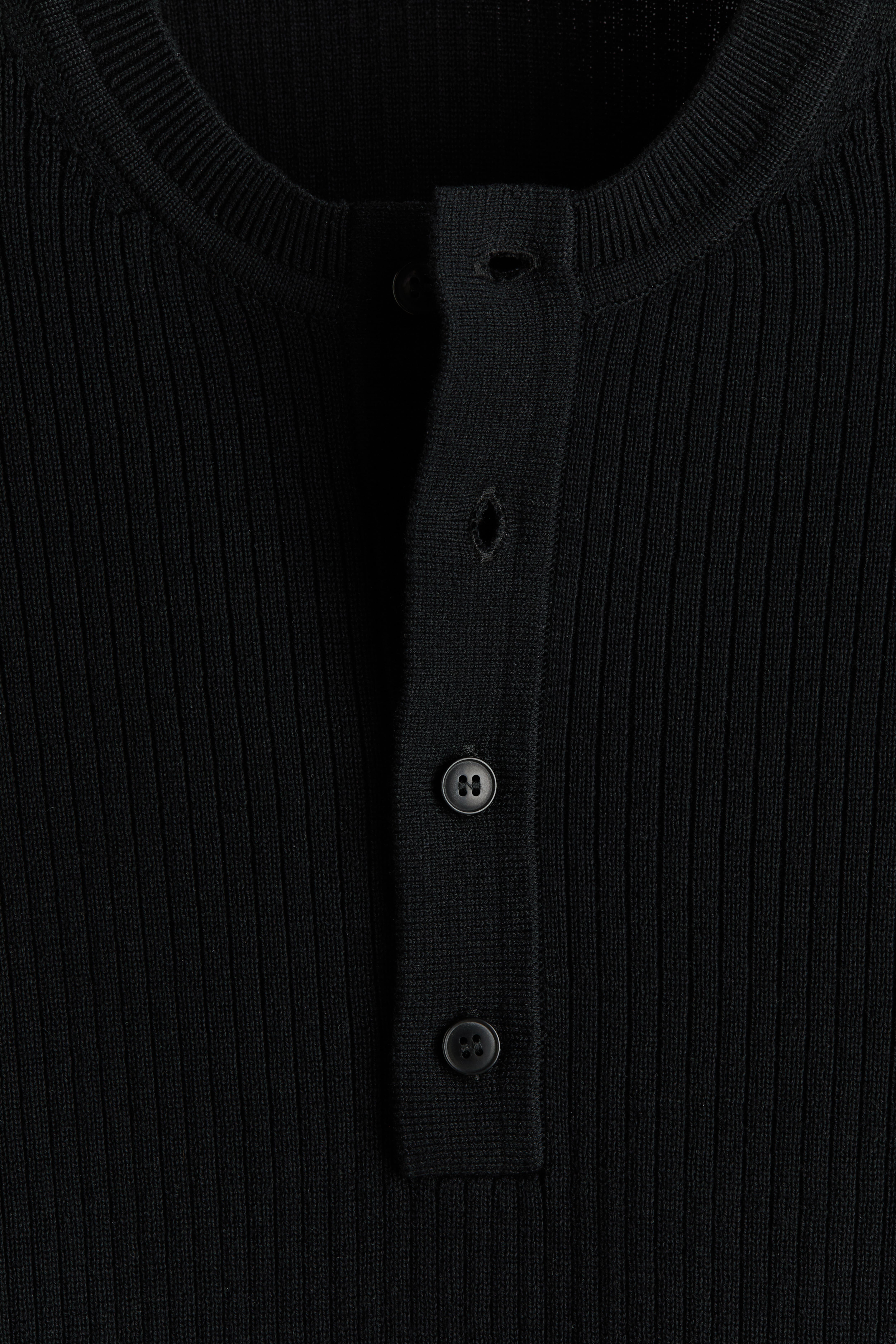 Slim-Fit Ribbed Henley Shirt