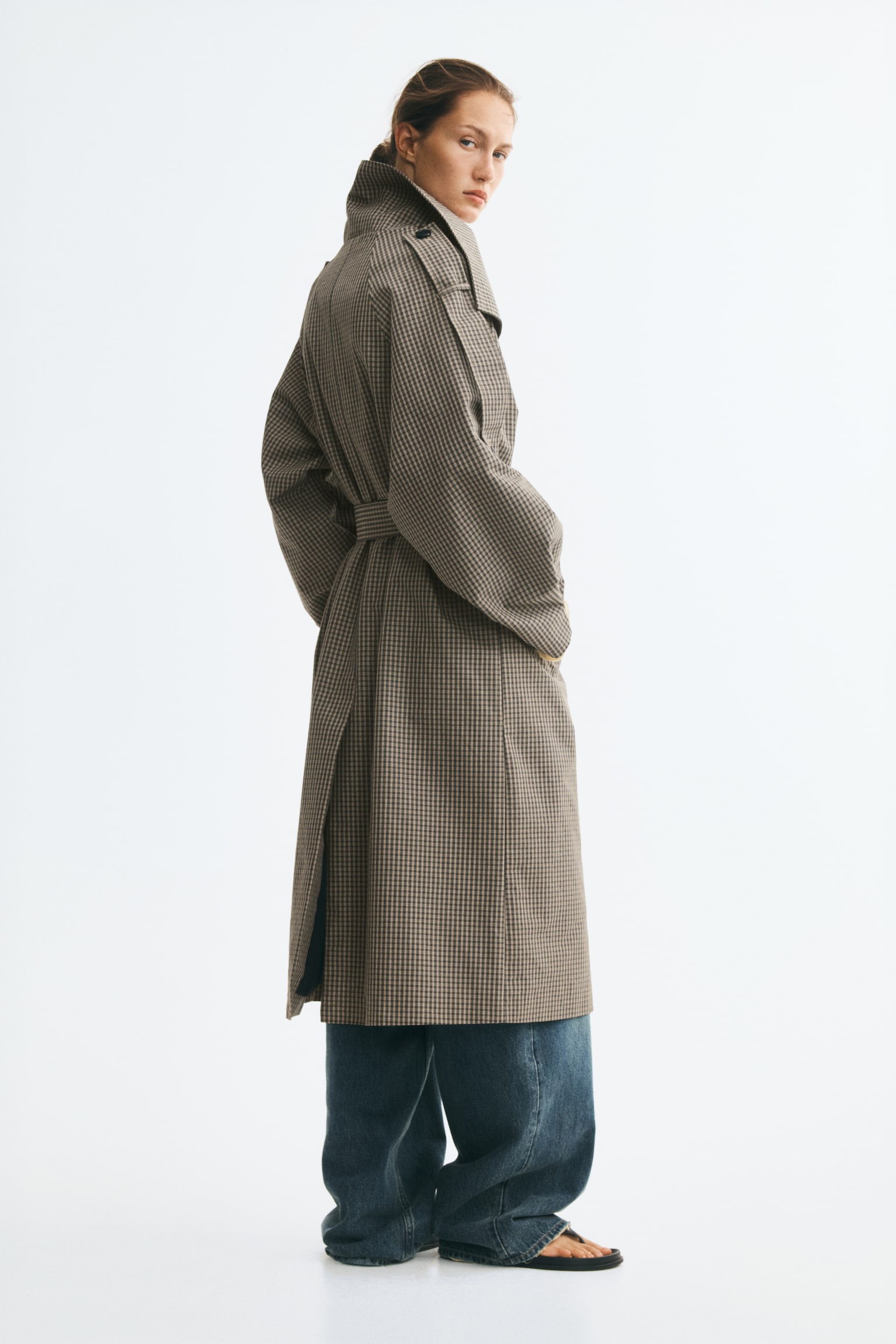 Женское пальто H&M Oversized Trench, цвет: Серо-коричневый / Клетчатый — фото 6