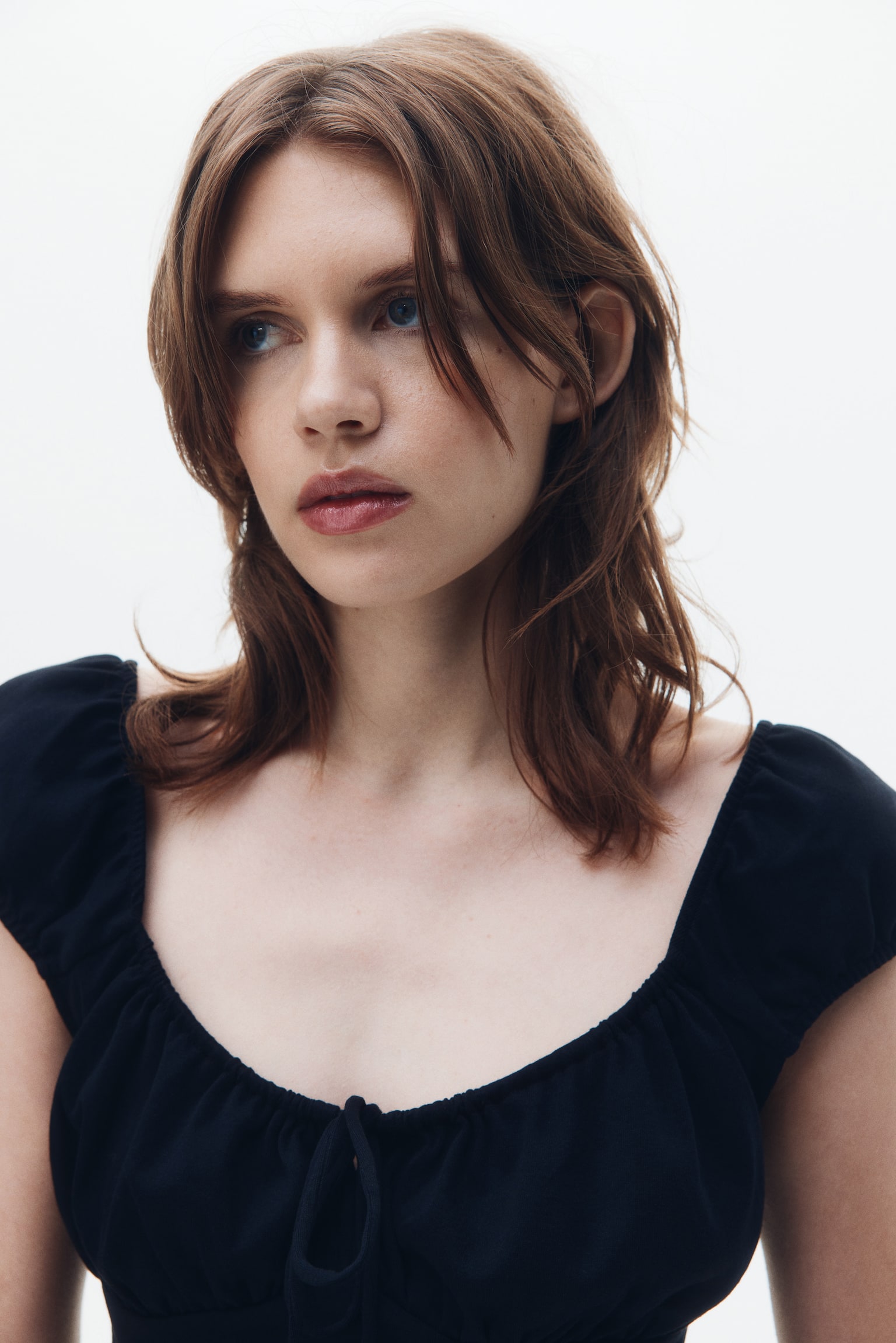 Áo có dây rút - Màu đen - 4