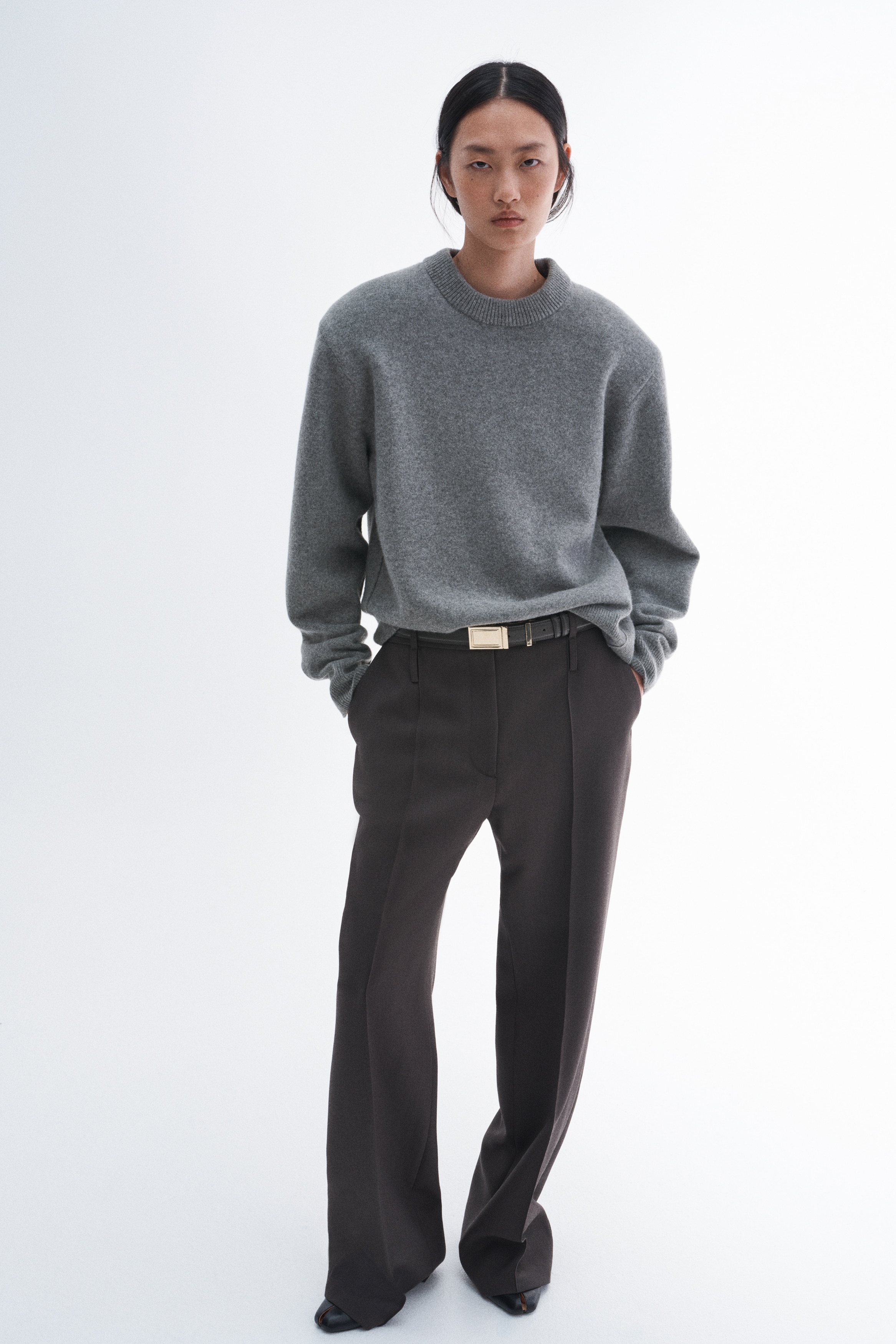 Pullover aus Wollgemisch mit SchulterpolsternModell