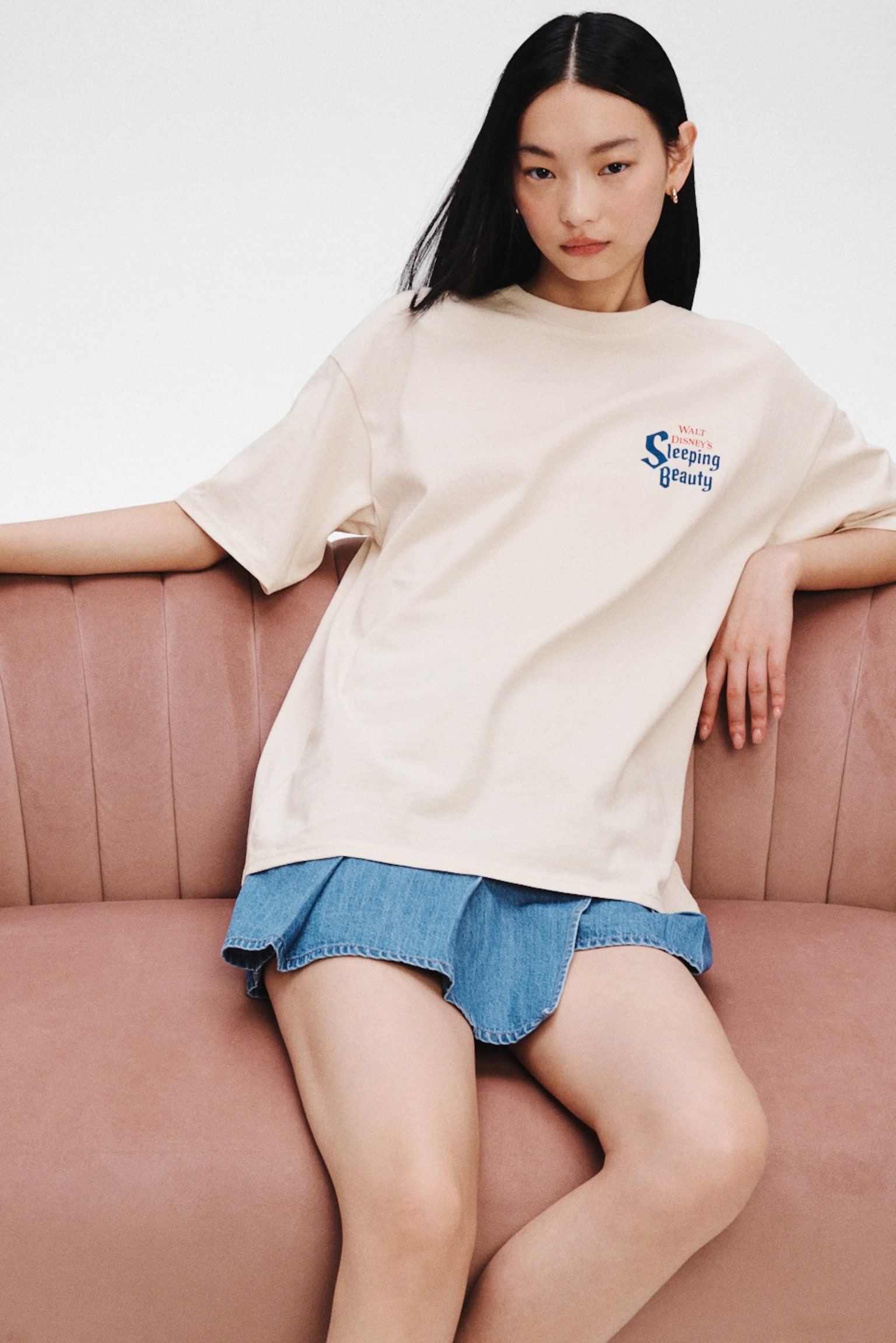 Áo thun dáng thụng có hoạ tiết - Màu be nhạt/Sleeping Beauty/Màu xanh dương/Sleeping Beauty - 5