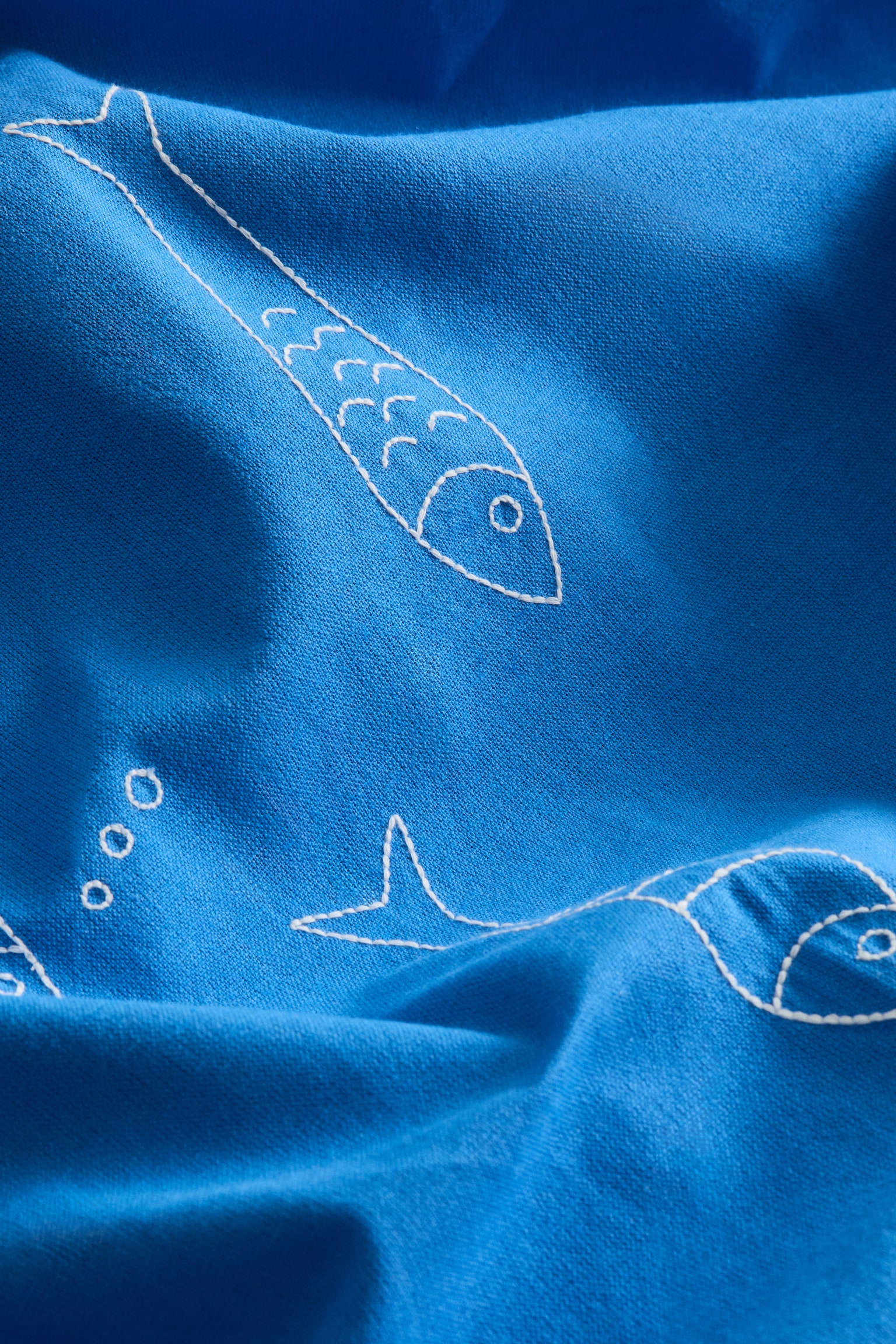 Embroidery-motif linen-blend tablecloth - Blue/Fish/Orange/Crabs - 4