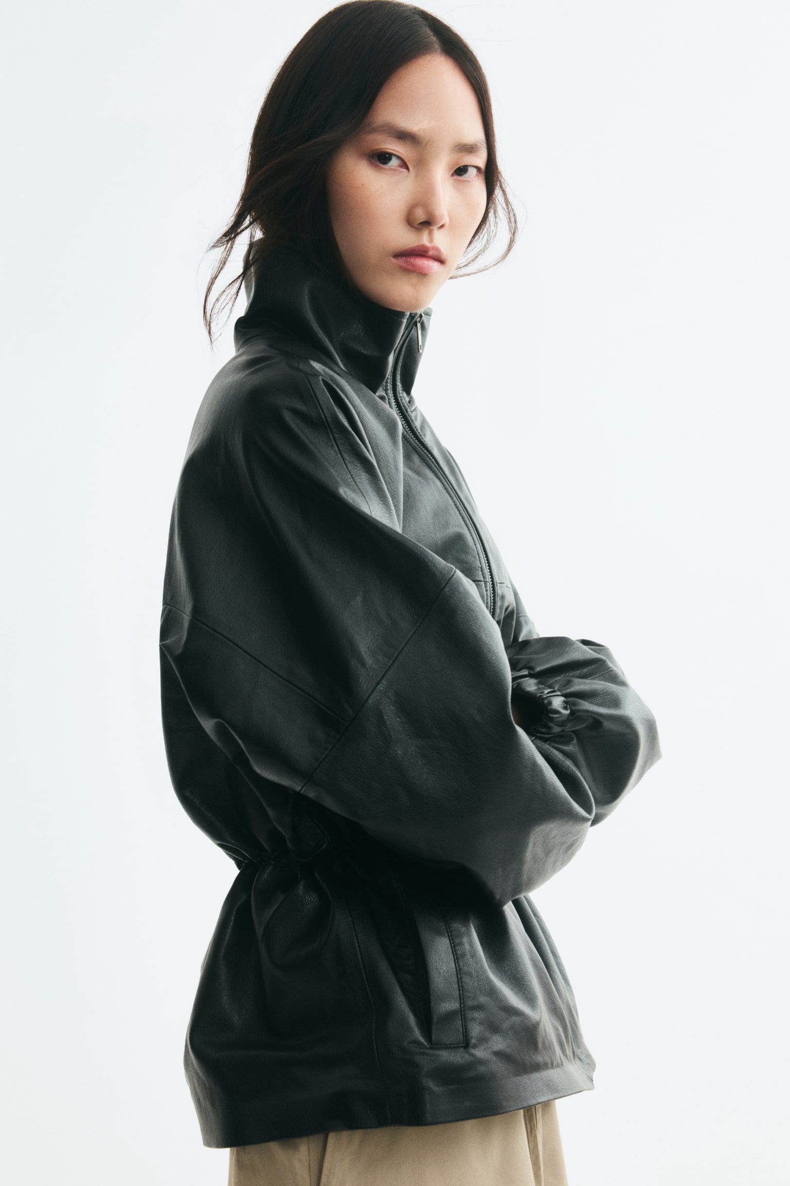 Женская куртка H&M Oversized Drawstring-Waist, цвет: Чёрный — фото 5