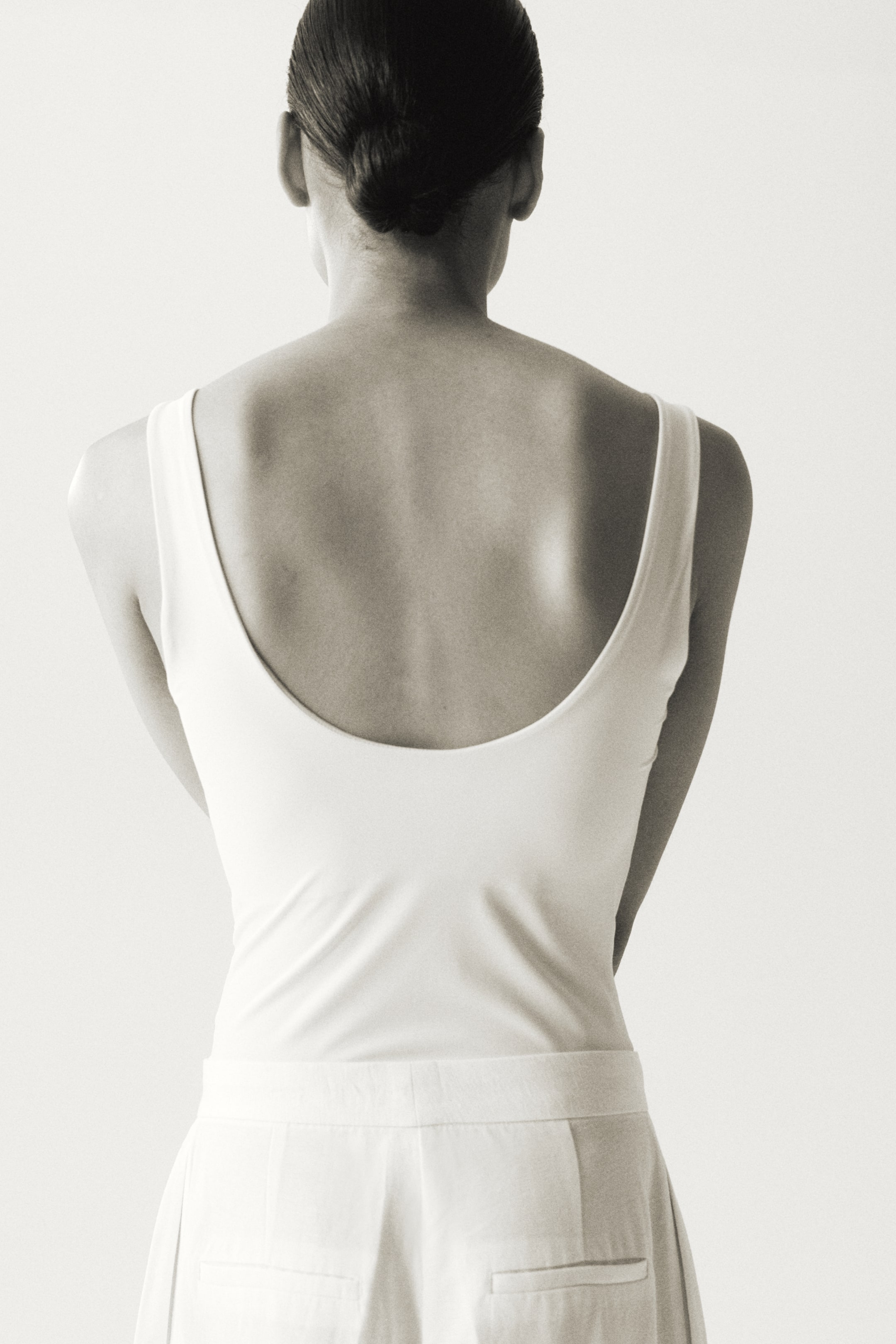Maillot Tanga à dos décolleté