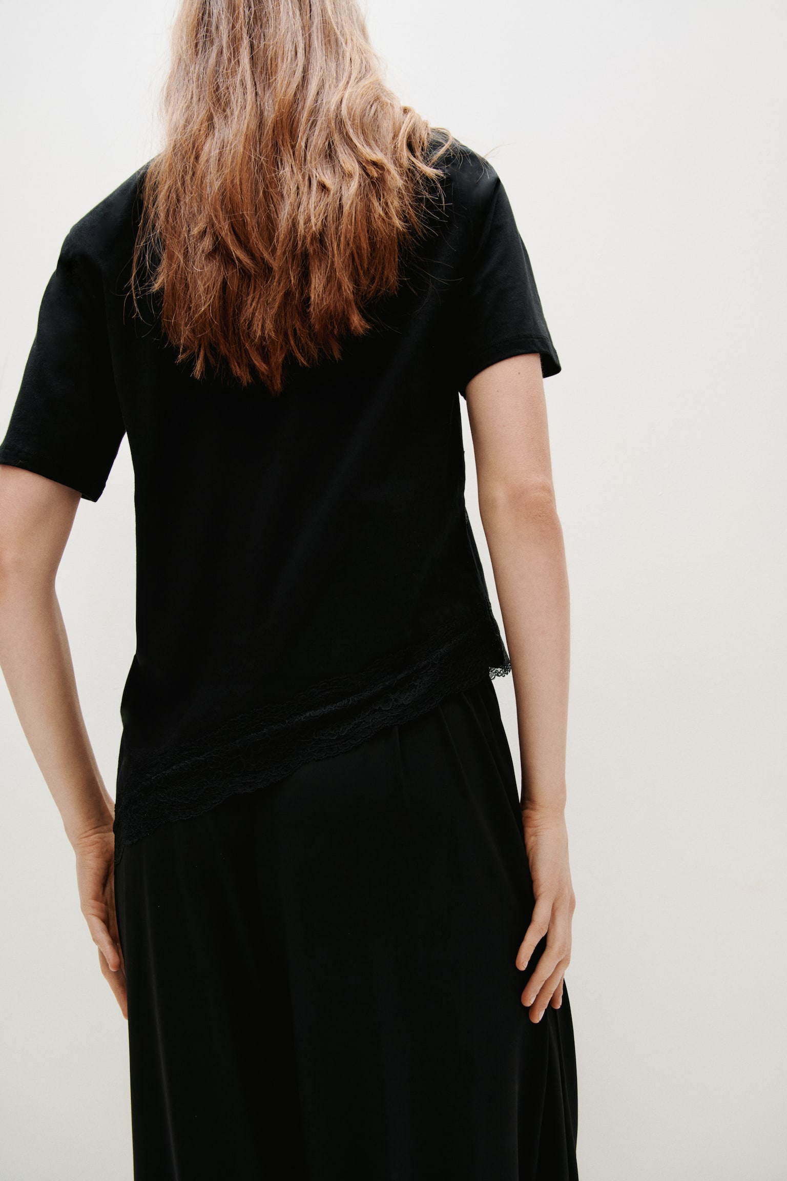 T-shirt med blondekant - Sort/Hvid - 4