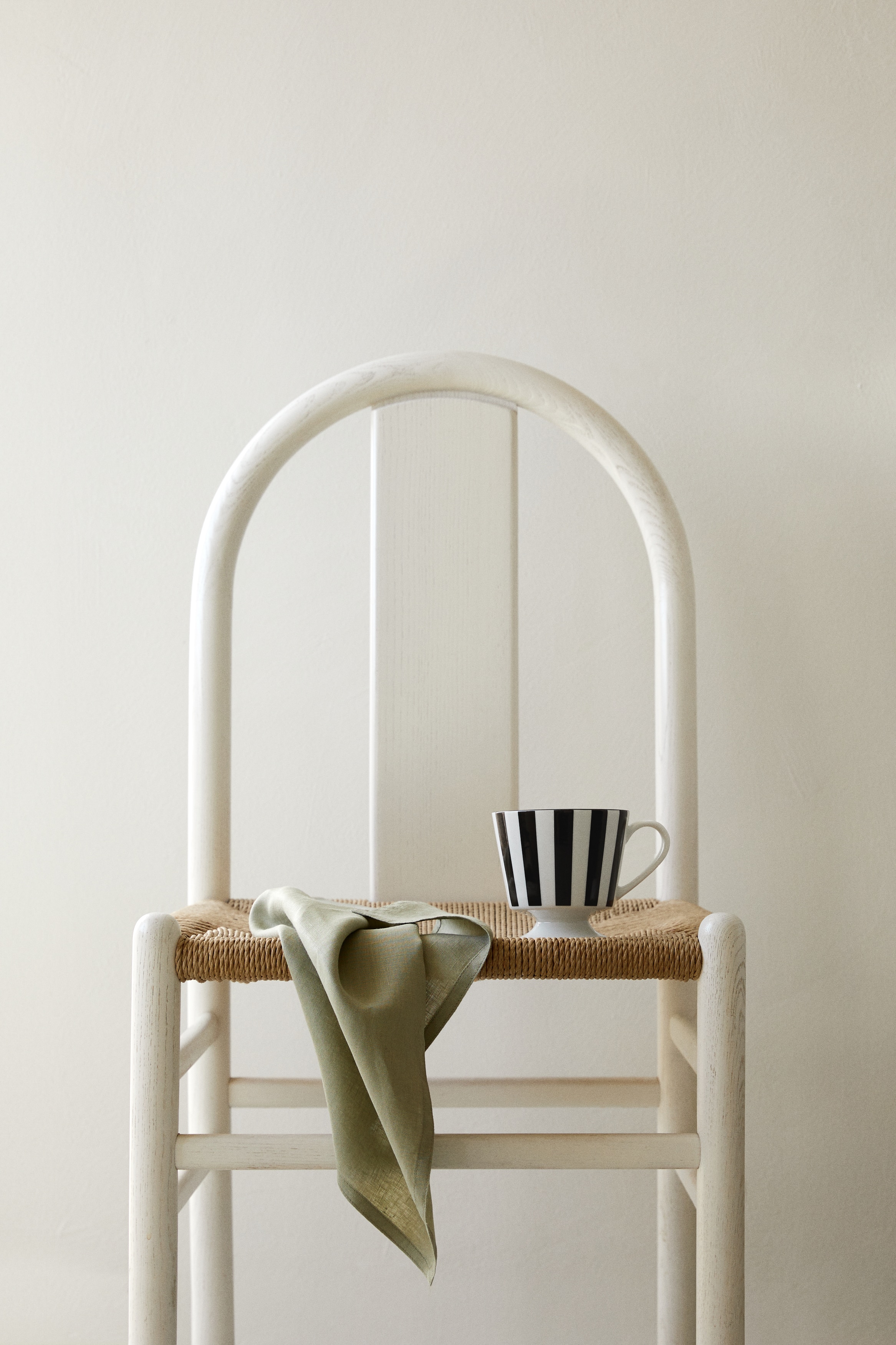 Tasse en porcelaine sur pied - Noir/rayé/Rose/rayé