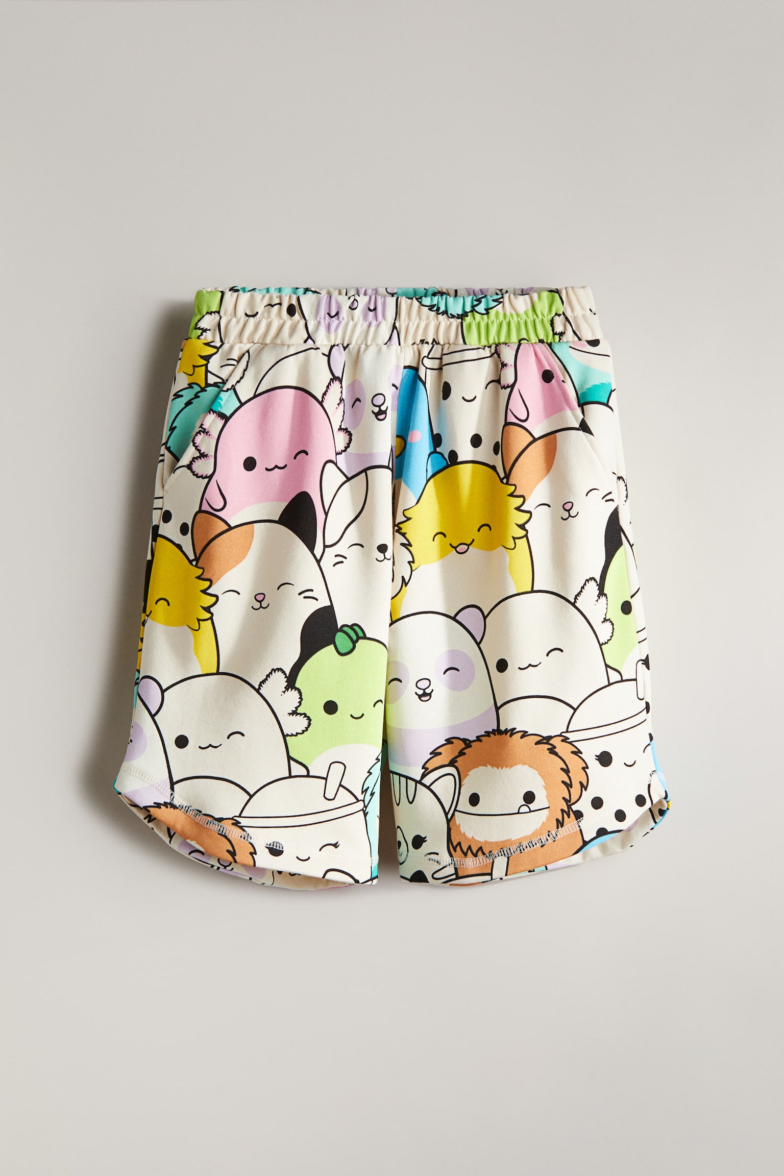 Patterned sweatshirt shorts - Cream/Squishmallows - 1