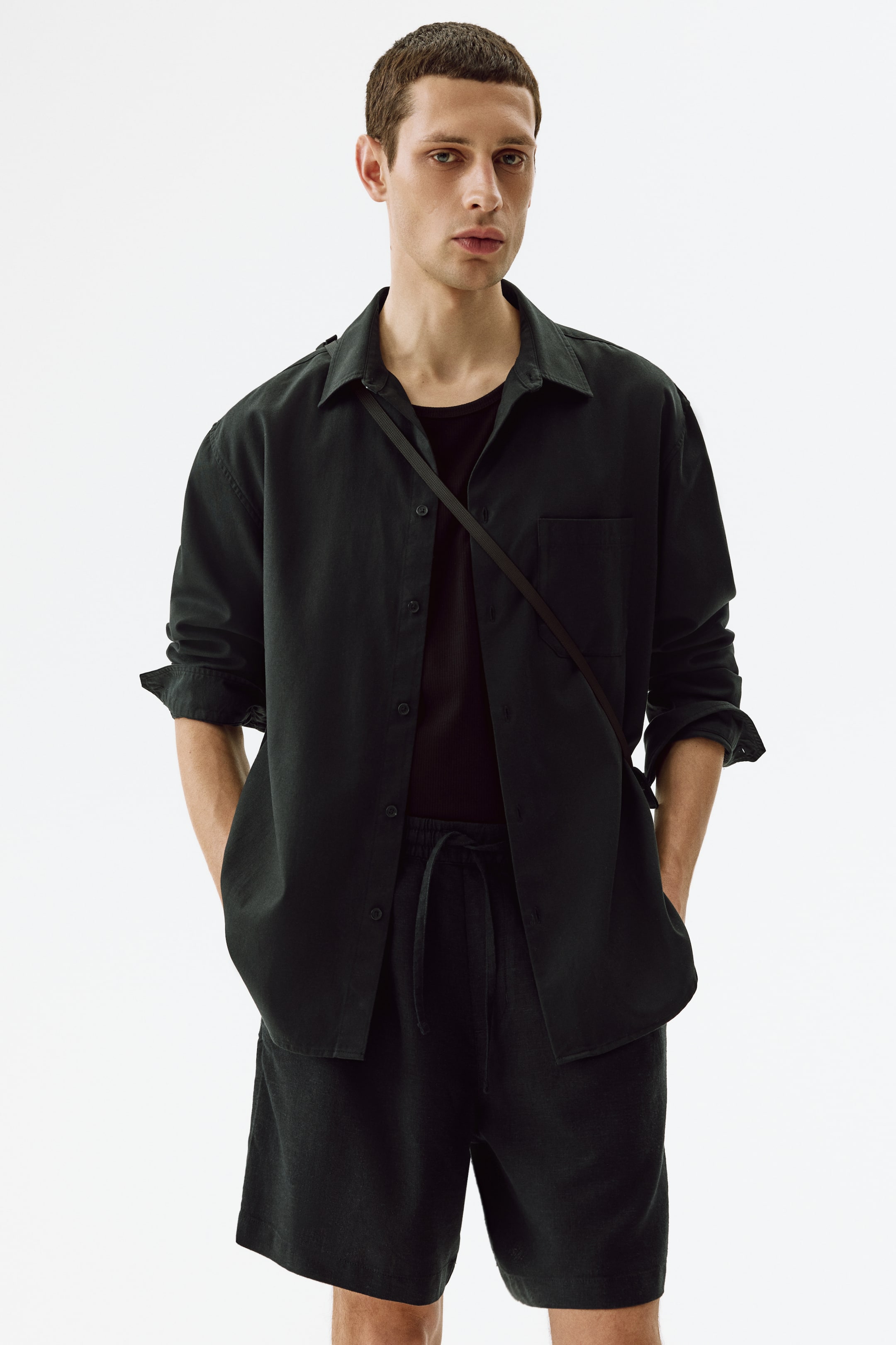 Мужские шорты H&M Relaxed-Fit Linen-Blend Shorts — фото 4