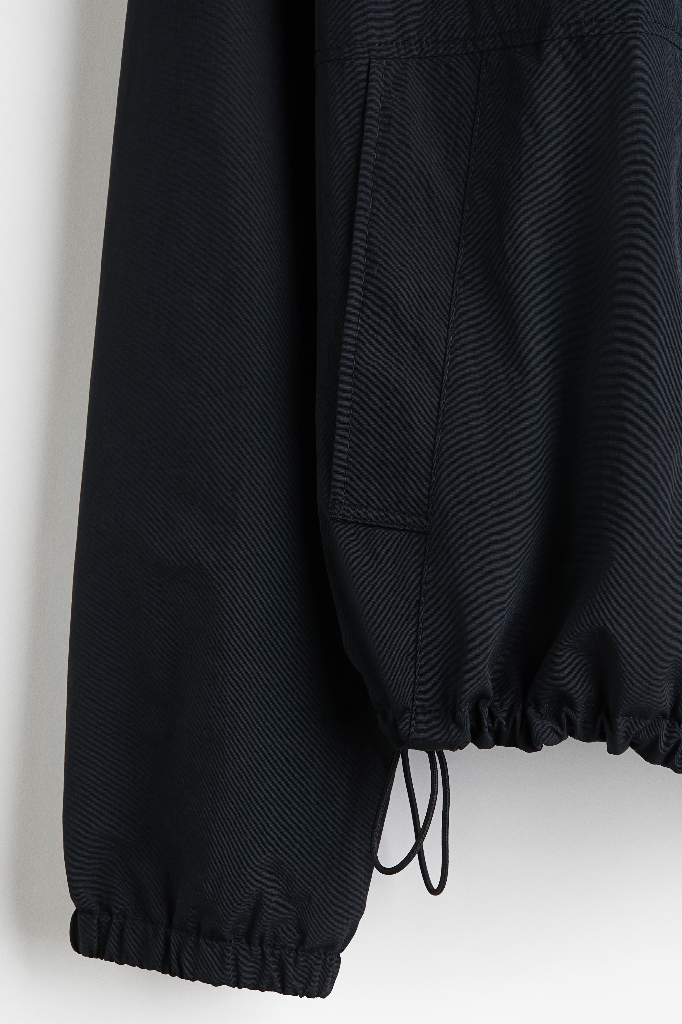 Water-repellent nylon windbreaker