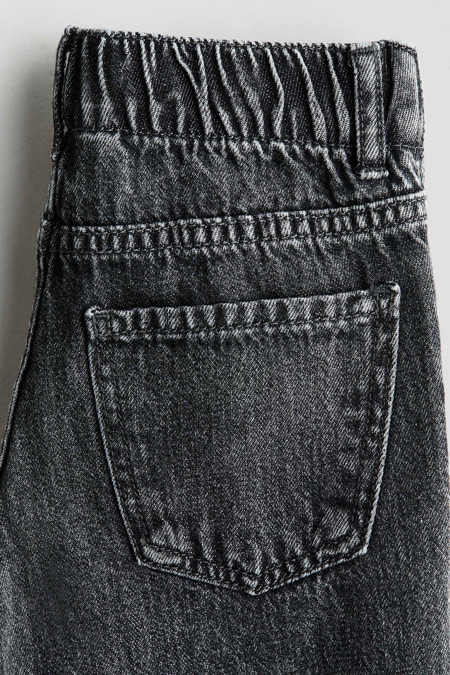 Детские джинсы H&M Wide-Leg Jeans with Motif Details, цвет: Джинсовый чёрный — фото 6