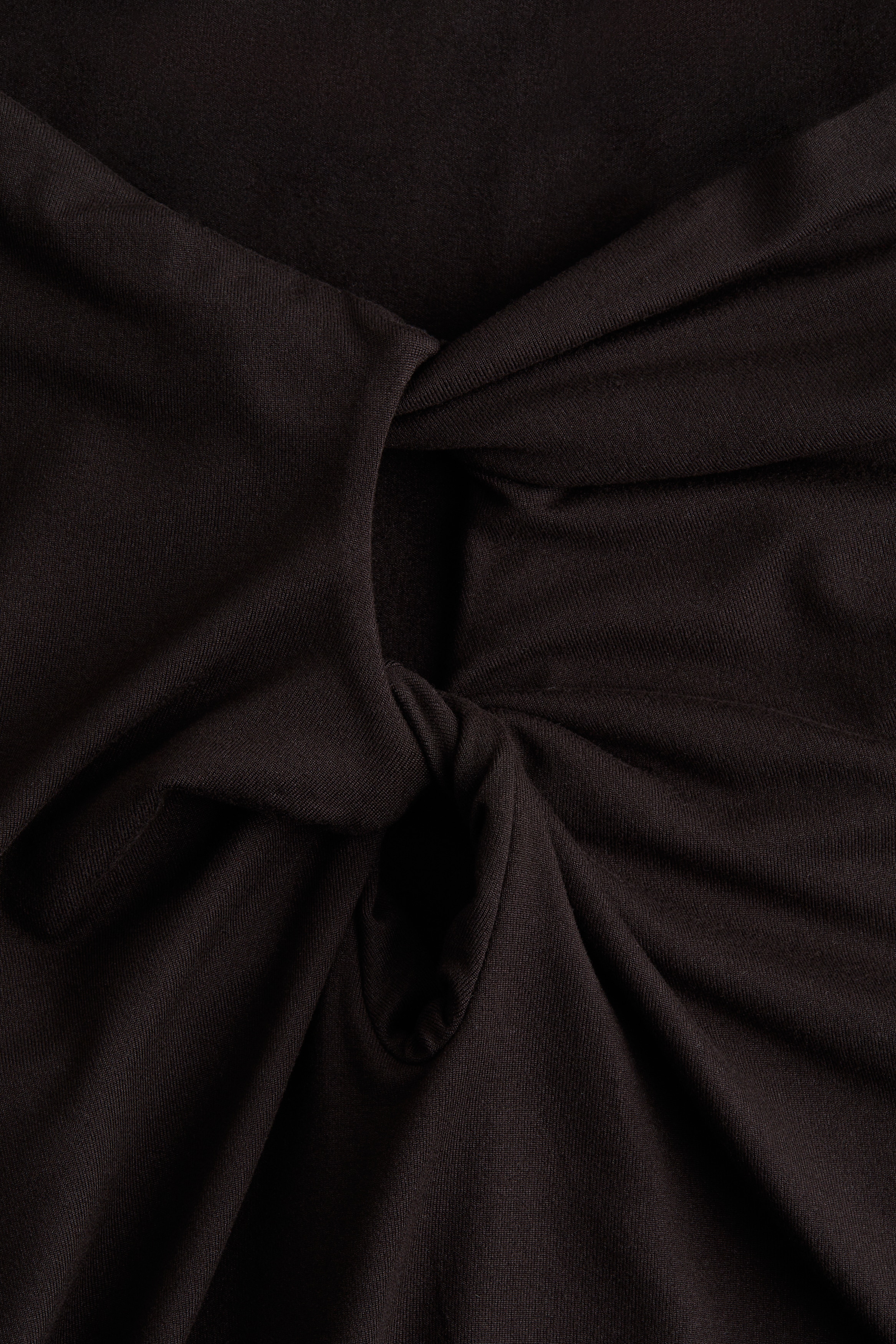 Twist-detail top