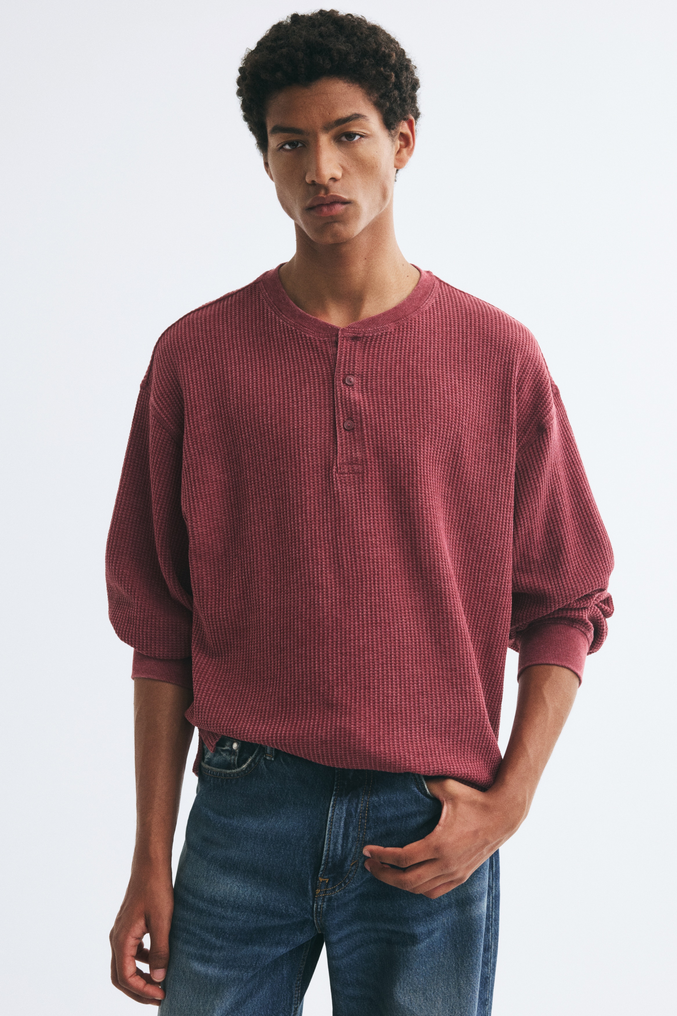 Regular Fit Waffled henley topModel