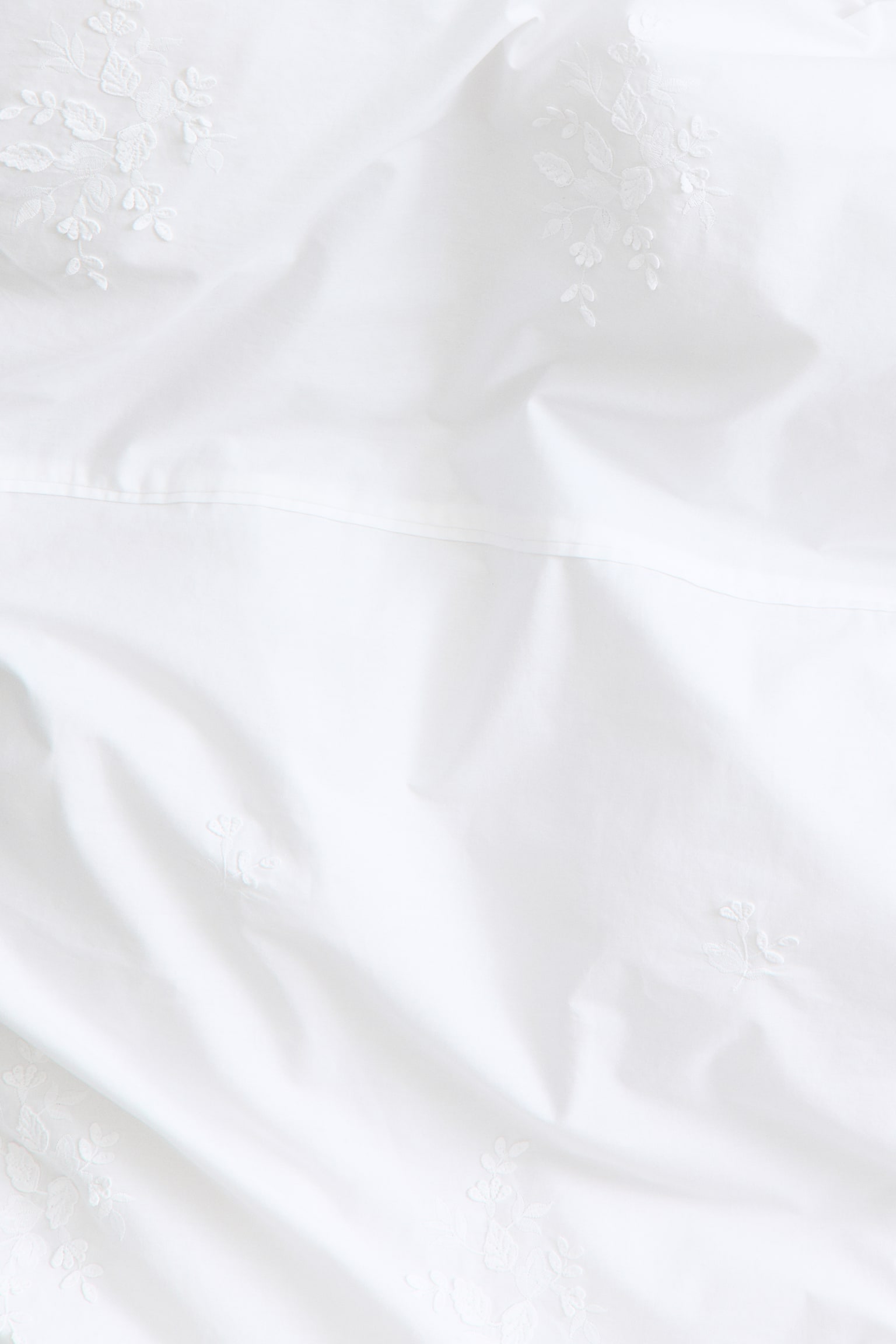 Двоспальний постільний комплект із вишивкою - Білий/квітчастий - 5