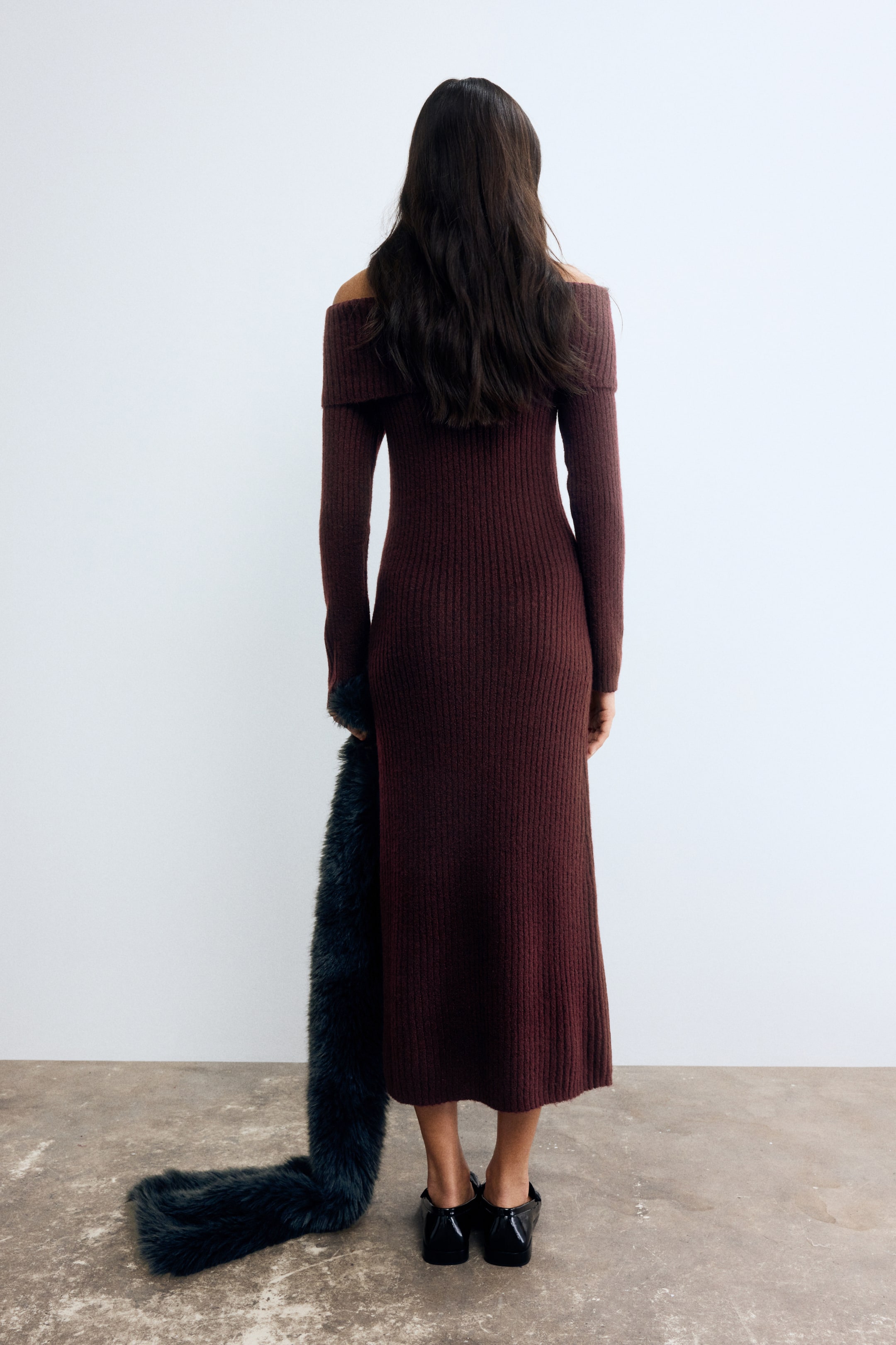 View larger image: Rib-knit off-the-shoulder dress - Burgundy - Ladies | H&M GB 3